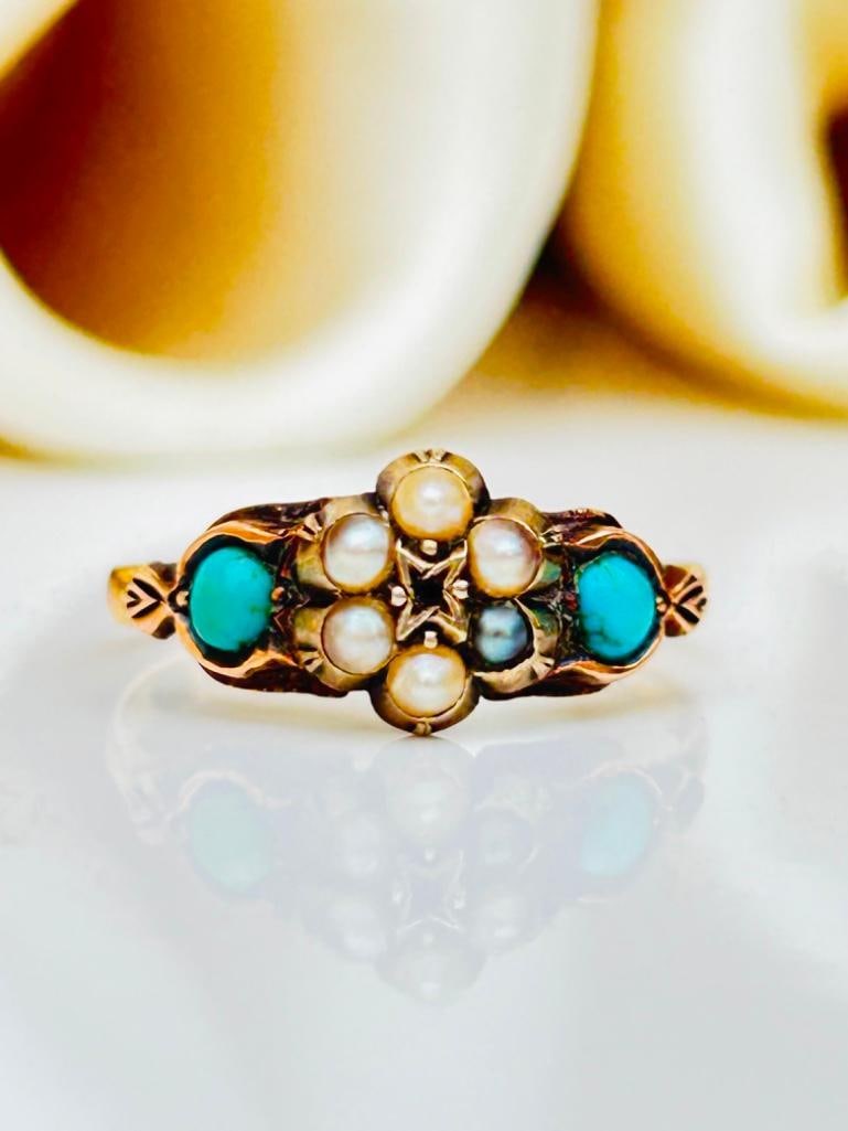 Antique 9ct Gold Turquoise and Pearl Flower Ring: Antique 9ct Gold Turquoise and Pearl Flower Ring truly beautiful ring measurements size uk O us 71/2 head of ring 15mm x 7mm Weight: 2.13g <