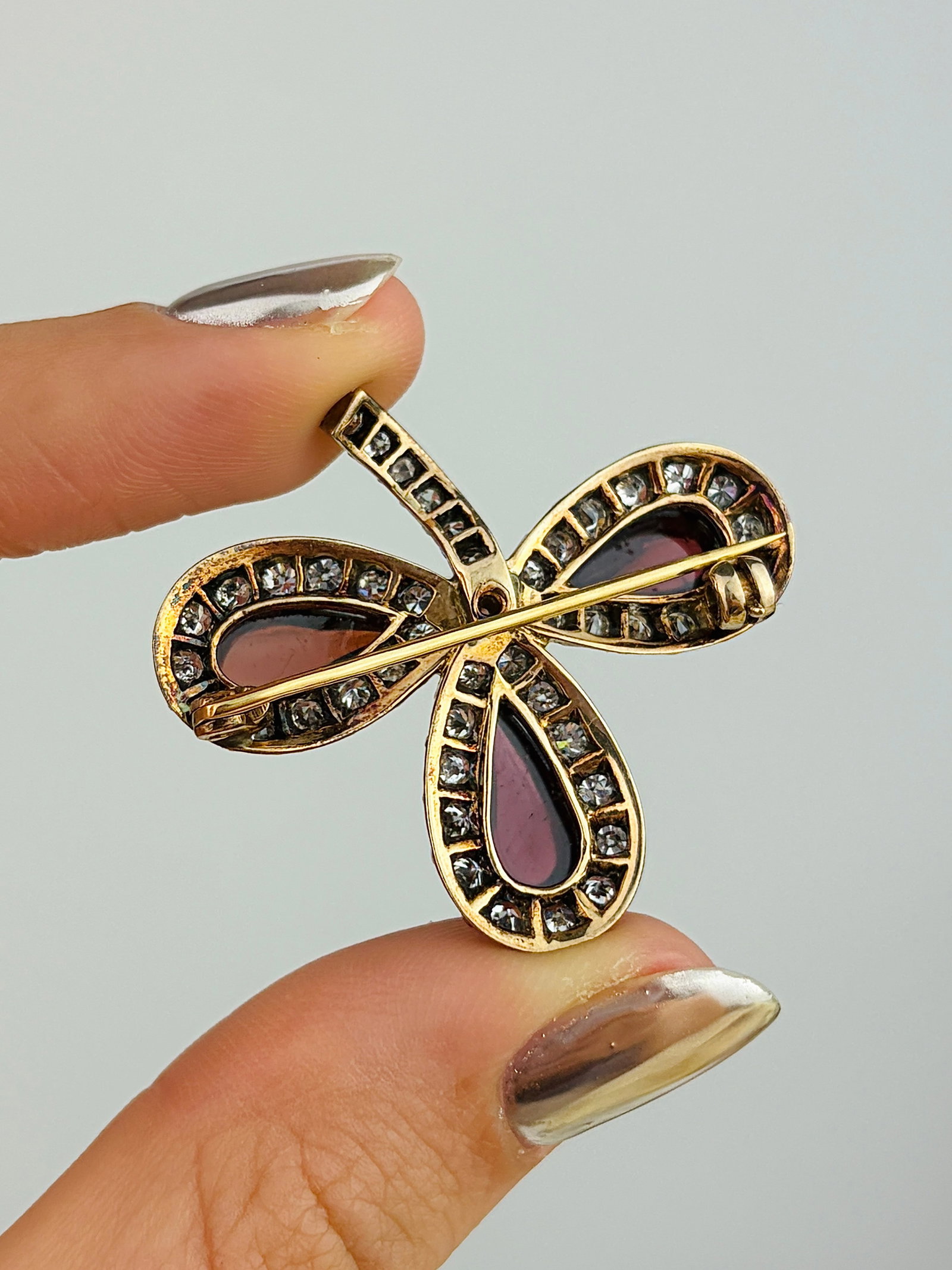 Antique Boxed Cabochon Garnet and Diamond Brooch in Silver and Gold - 4