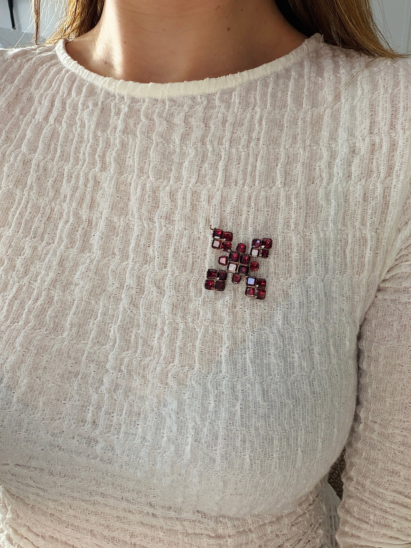 LARGE ANTIQUE GEORGIAN ERA FLAT CUT GARNET CROSS BROOCH in GOLD - 4