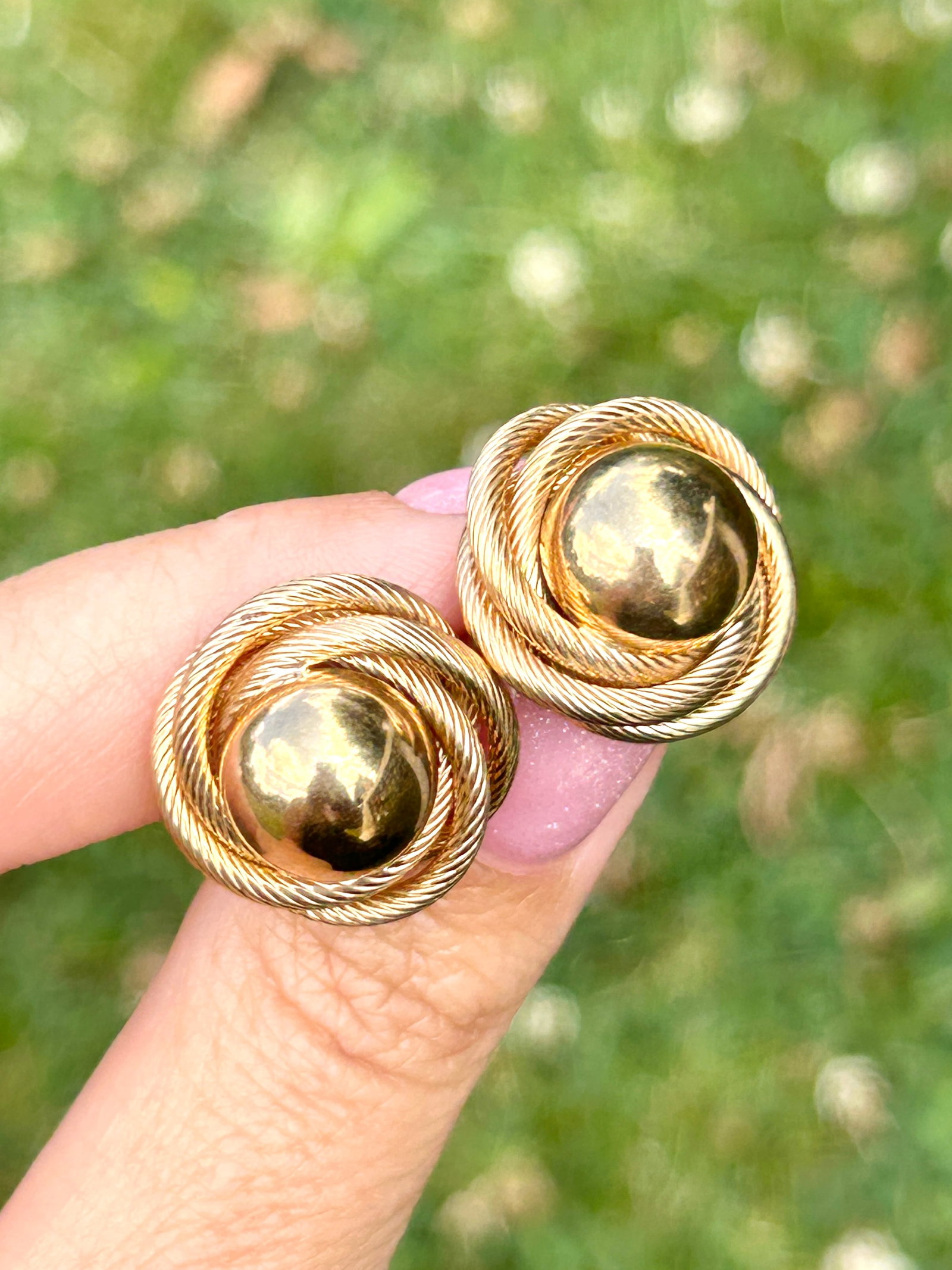 Large vintage 9ct yellow gold stud style earrings - 4
