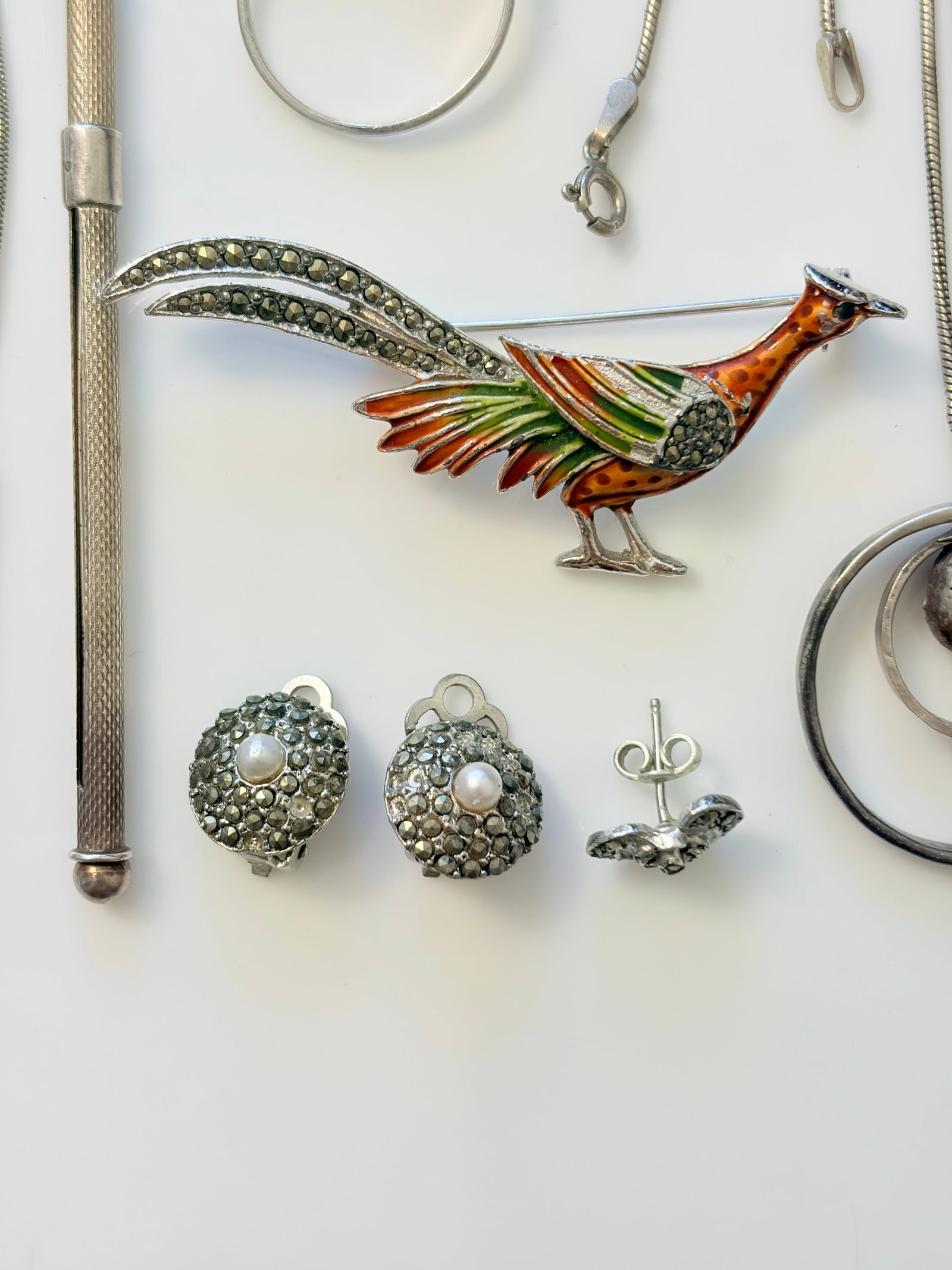MIXED LOT- SILVER SWIZEL STICK ETC - 9