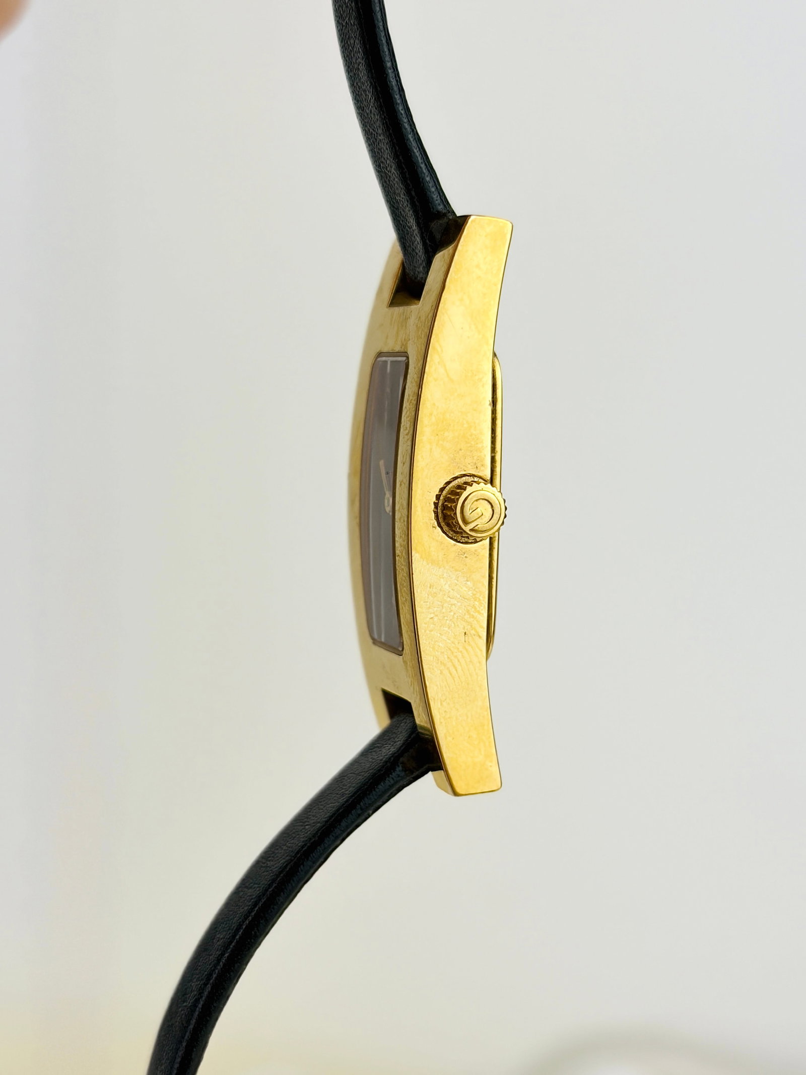 Gucci 3900L Gold Plated Ladies Watch with Black Dial - 4