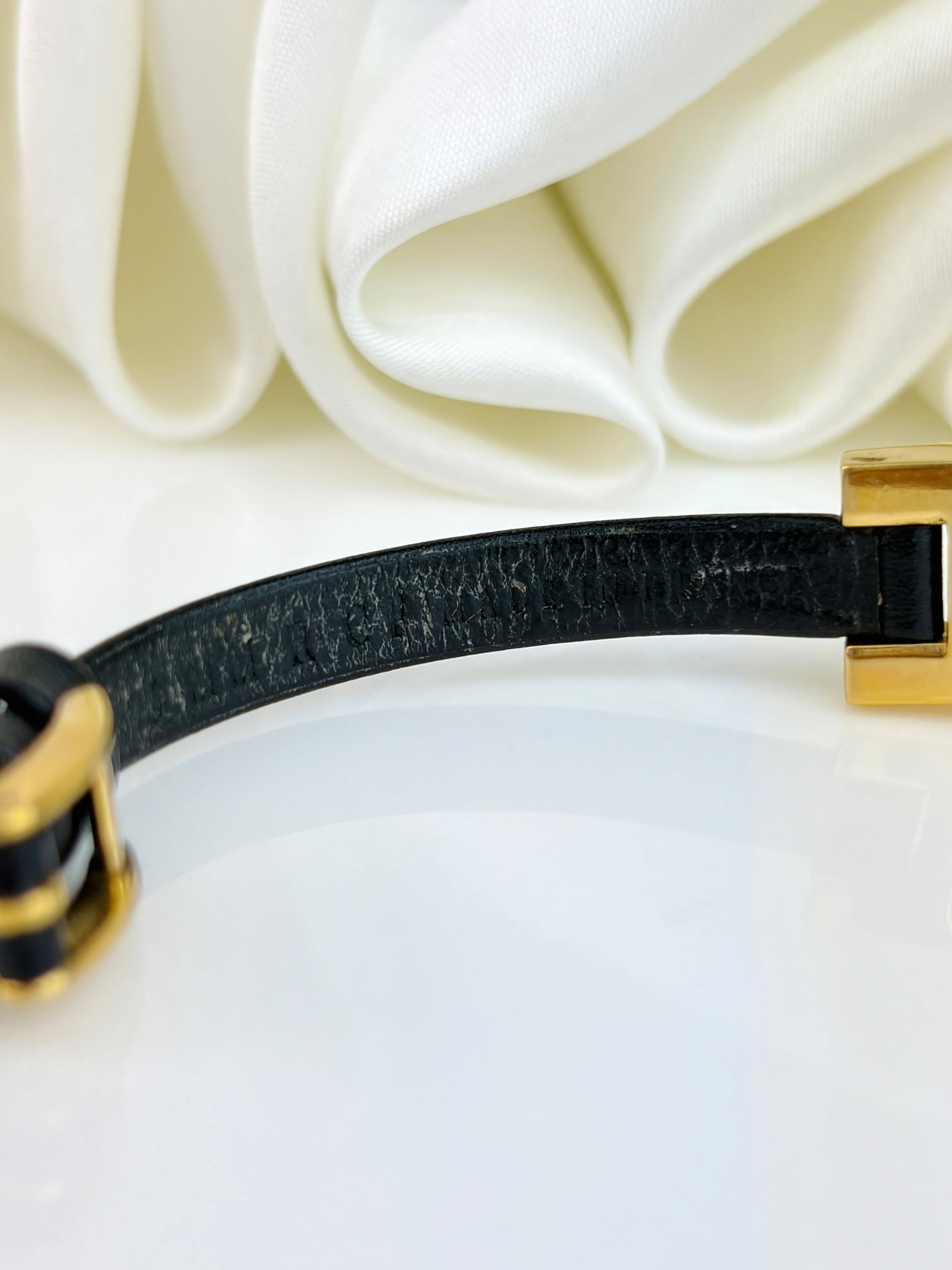 Gucci 3900L Gold Plated Ladies Watch with Black Dial - 6