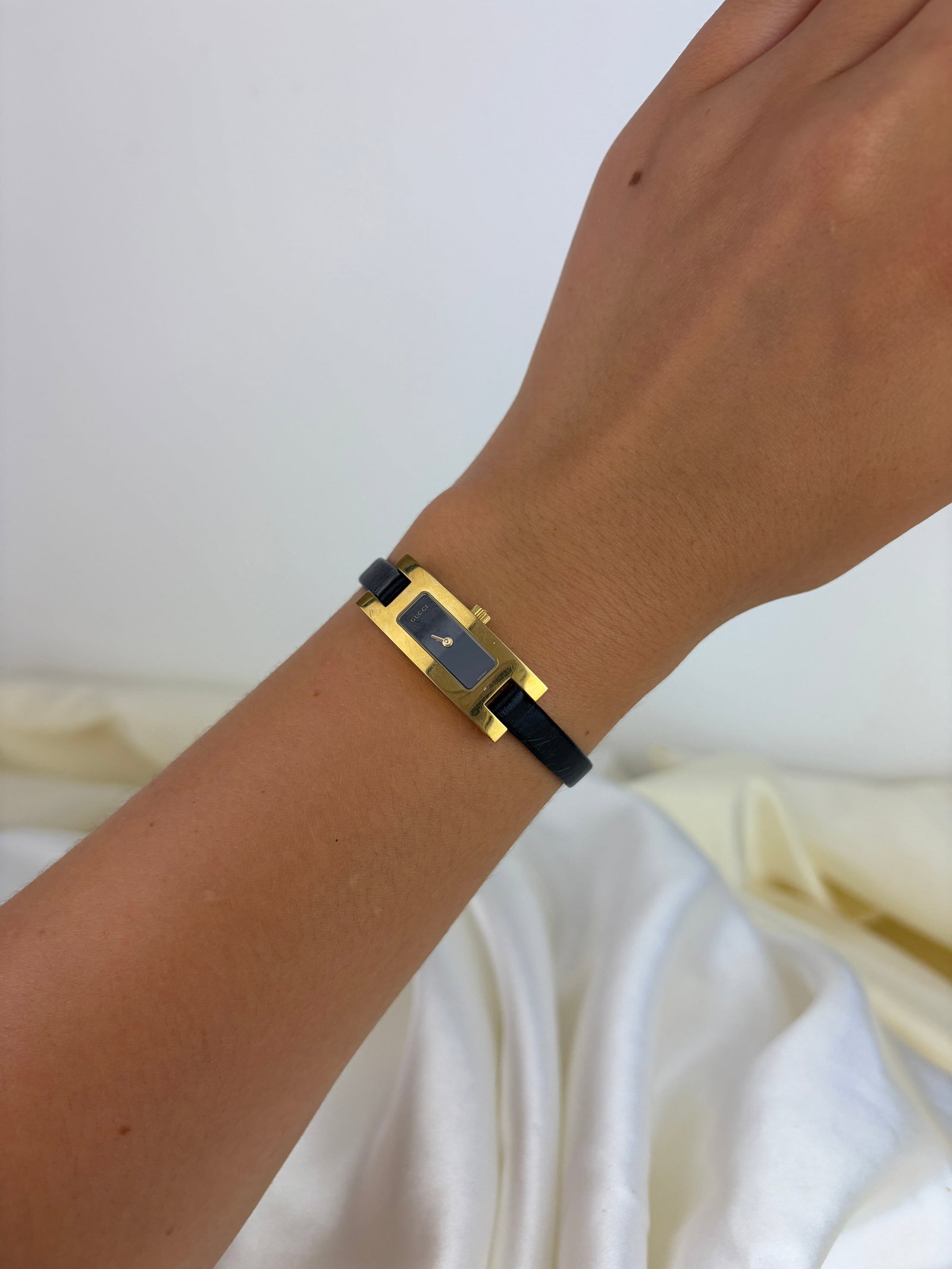 Gucci 3900L Gold Plated Ladies Watch with Black Dial - 8
