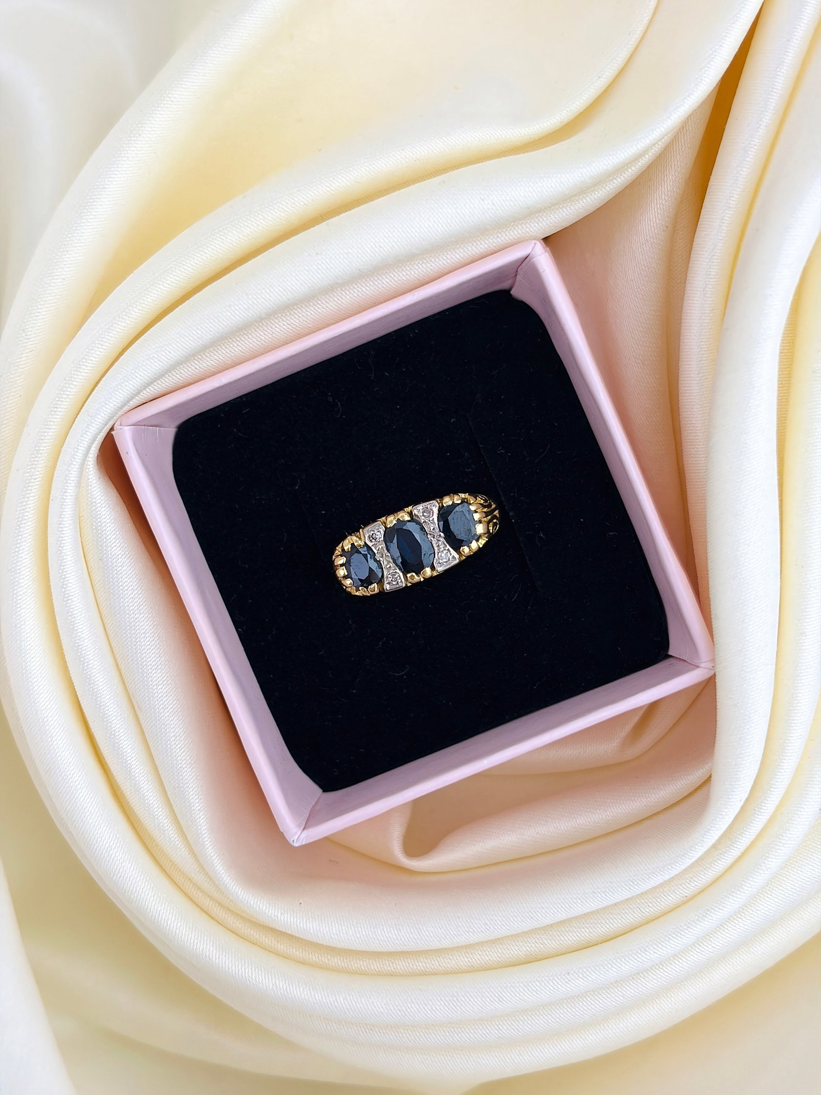 Antique Chunky Sapphire and Diamond Scroll Set Ring in 18ct Yellow Gold - 9