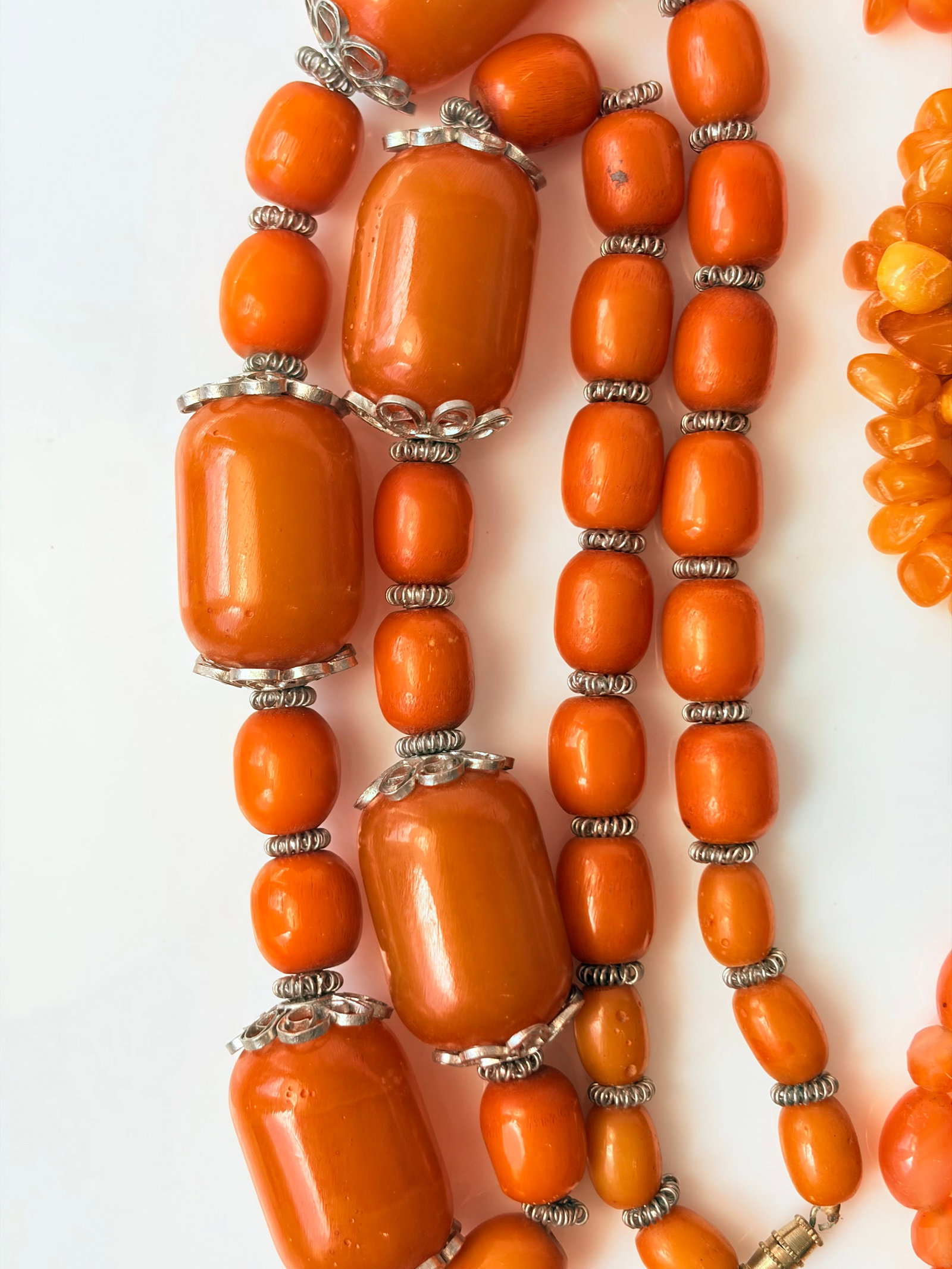 MIXED LOT- AMBER/BAKELITE NECKLACES - 3