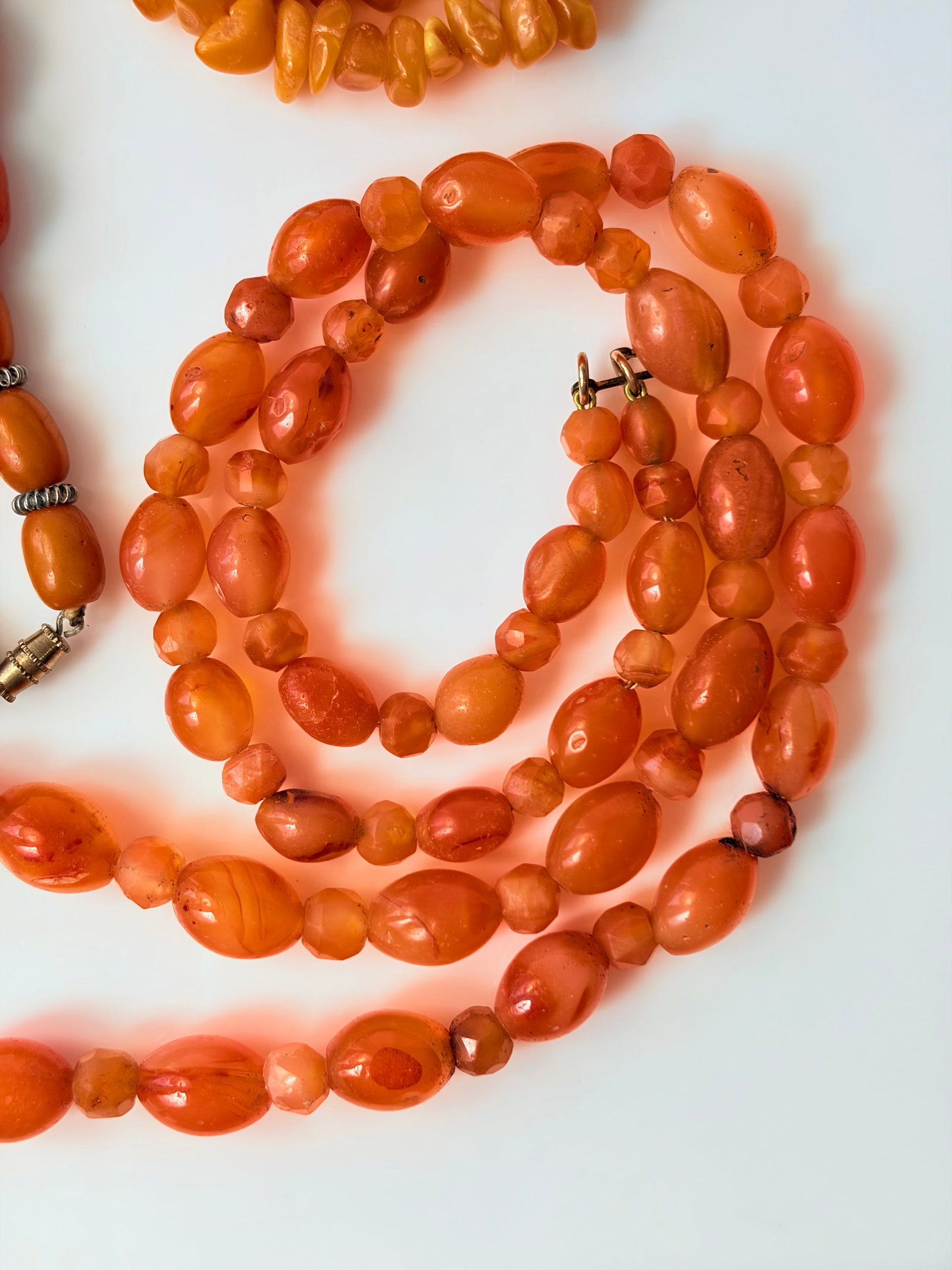 MIXED LOT- AMBER/BAKELITE NECKLACES - 4