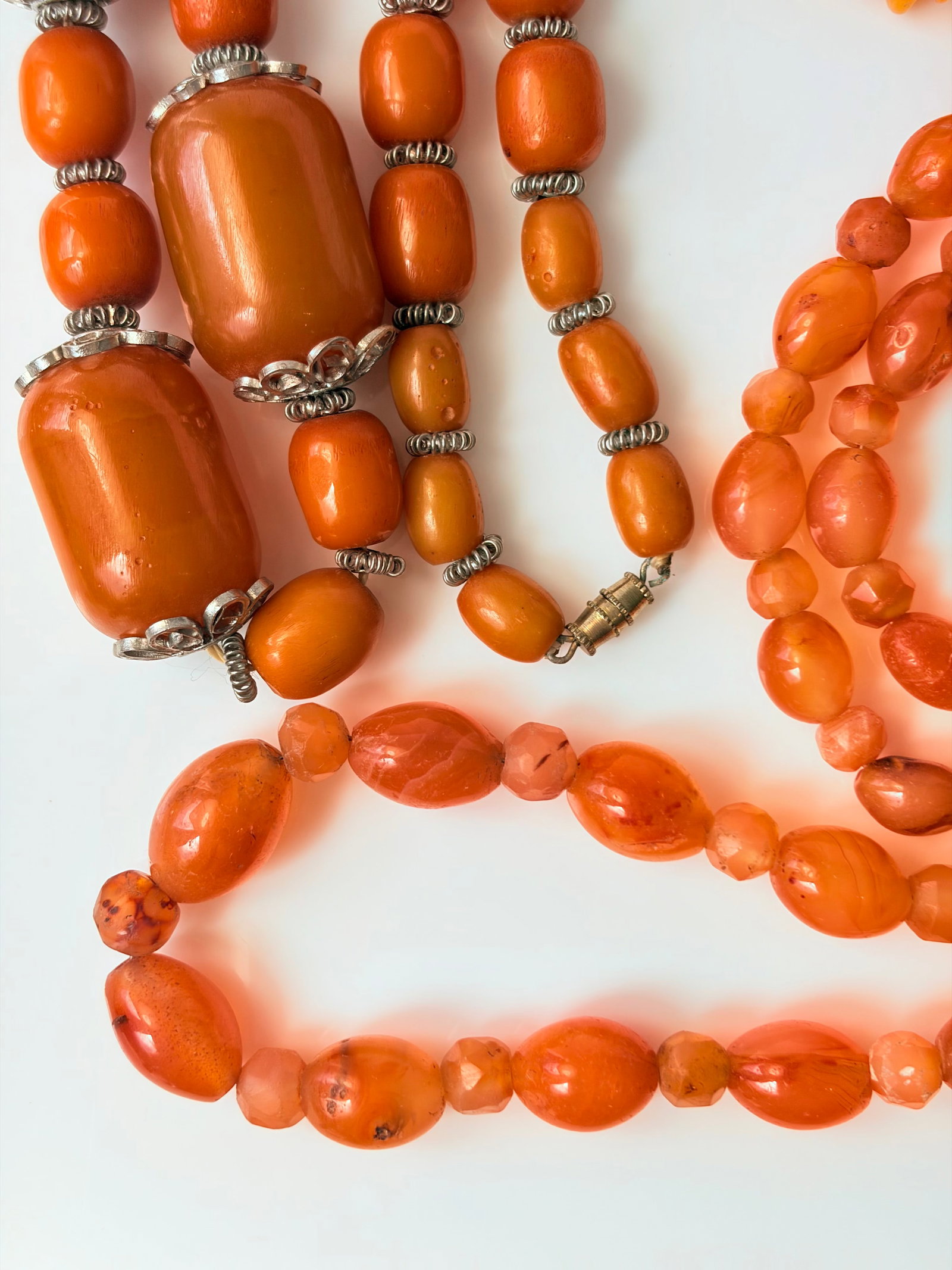 MIXED LOT- AMBER/BAKELITE NECKLACES - 5