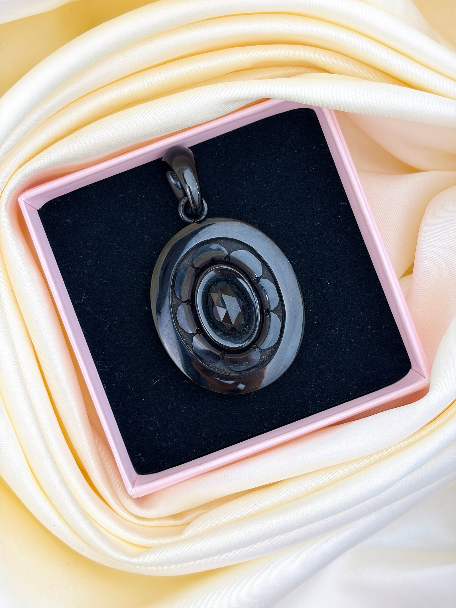 ANTIQUE VICTORIAN WHITBY JET LARGE LOCKET BACK PENDANT - 6