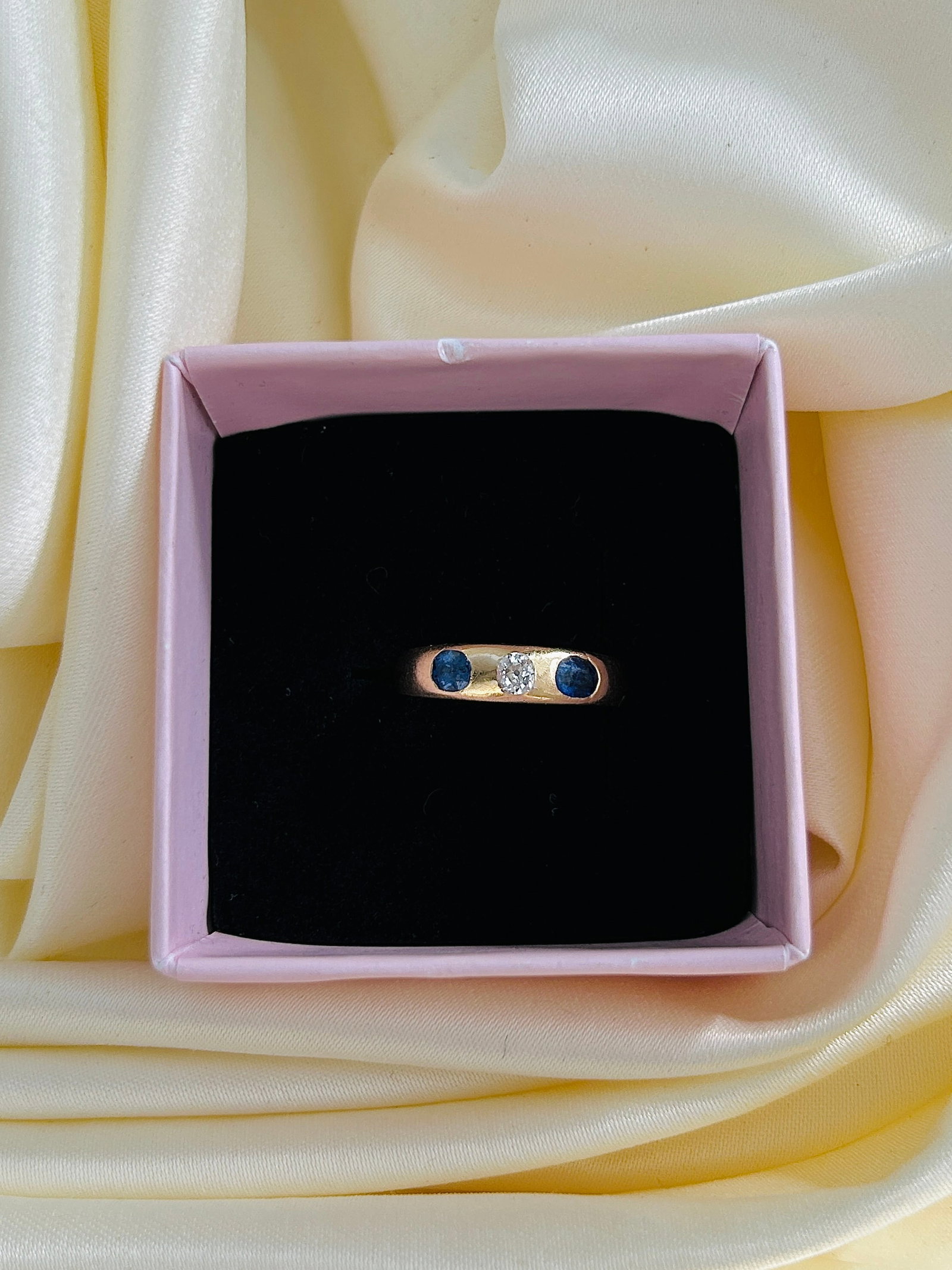 Antique 18ct Yellow Gold Sapphire and Diamond 3 Stone Ring - 7