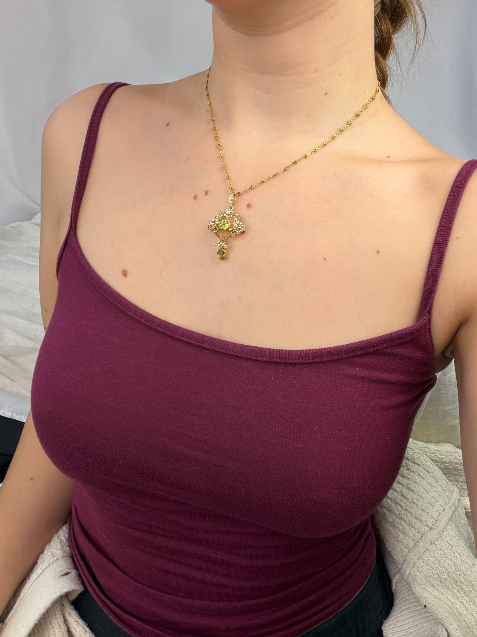 Antique 15ct Yellow Gold Peridot and Pearl Pendant on Chain in Antique Box - 9
