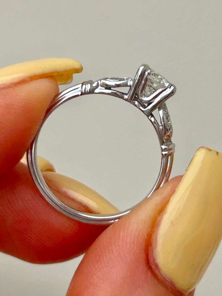 Wonderful 14ct White Gold Diamond Solitaire Ring - 6