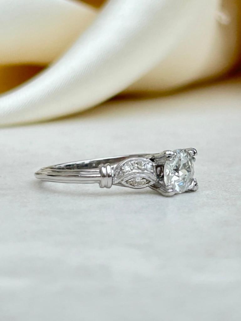 Wonderful 14ct White Gold Diamond Solitaire Ring - 7