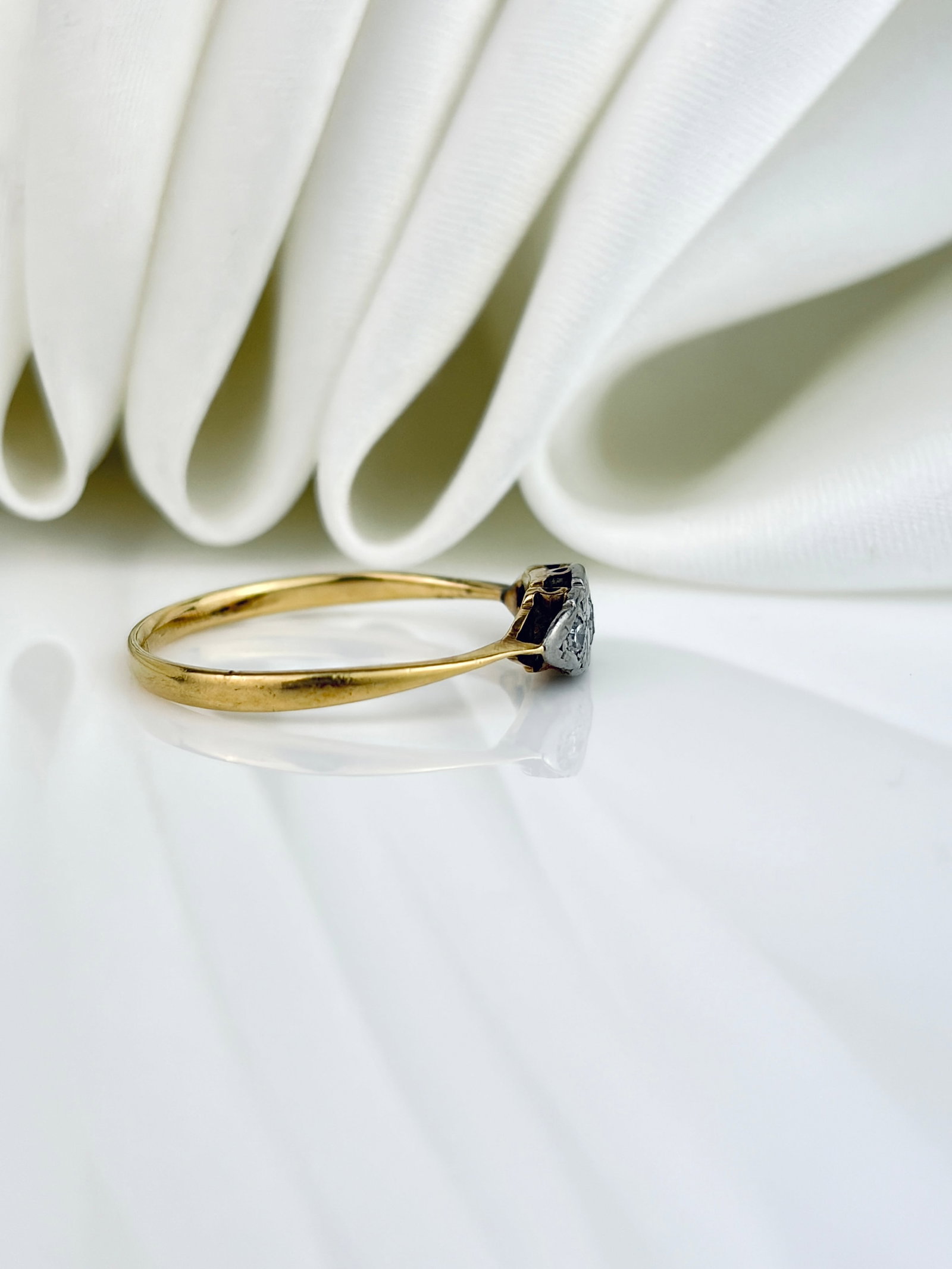 ANTIQUE ART DECO 18CT GOLD AND PLATINUM DIAMOND 3 STONE RING - 2