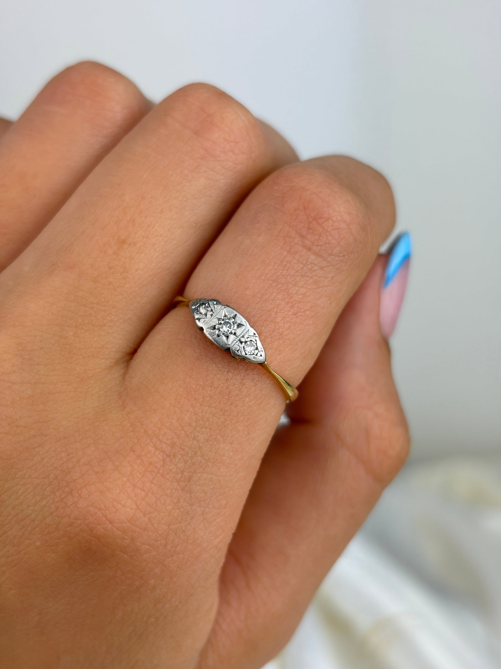 ANTIQUE ART DECO 18CT GOLD AND PLATINUM DIAMOND 3 STONE RING - 8