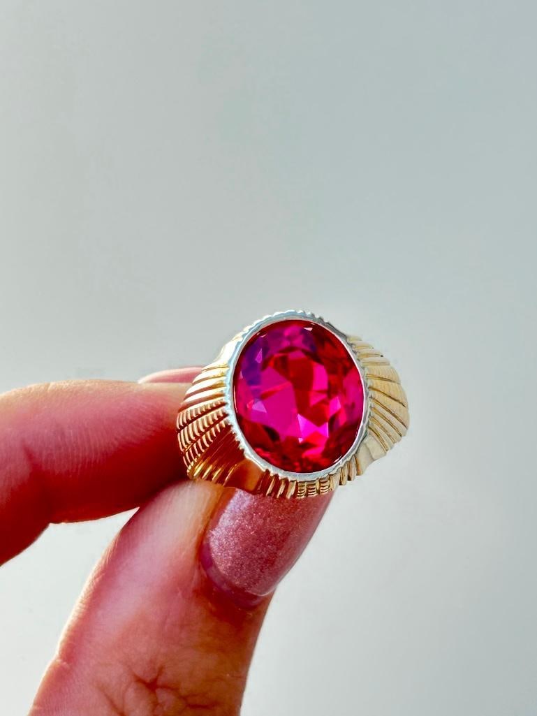Large Synthetic Ruby Heavy 18ct Yellow Gold Signet Ring - 9