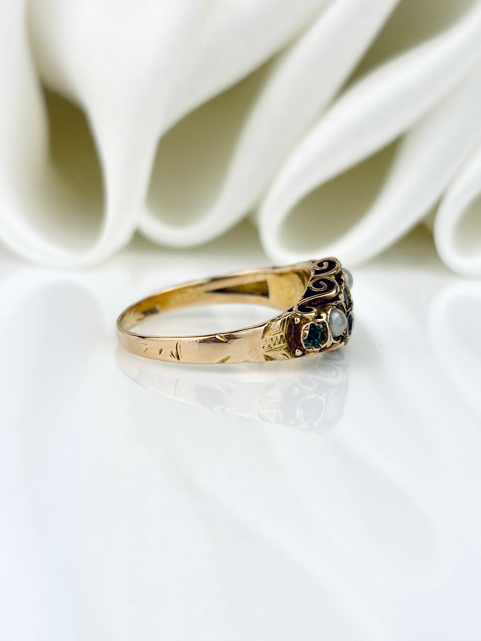 Antique Victorian 15ct Yellow Gold Pearl and Emerald Ring - 2