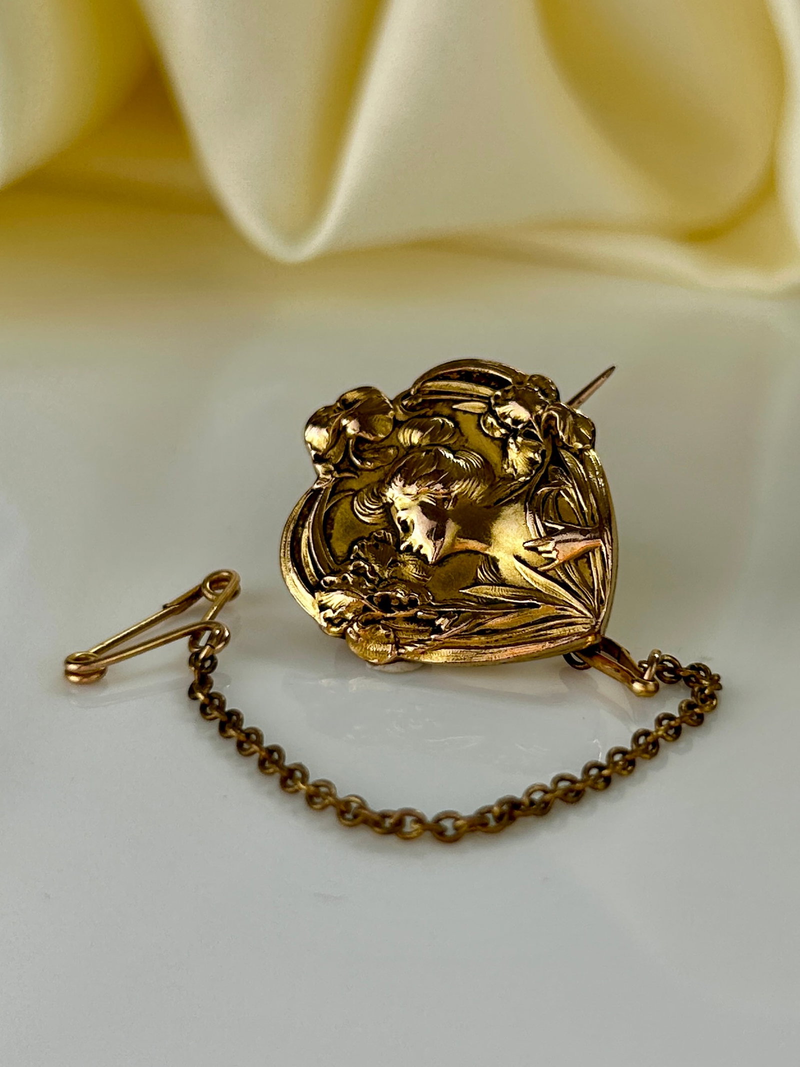 French Art Nouveau Heart Ornate Lady Brooch - 5