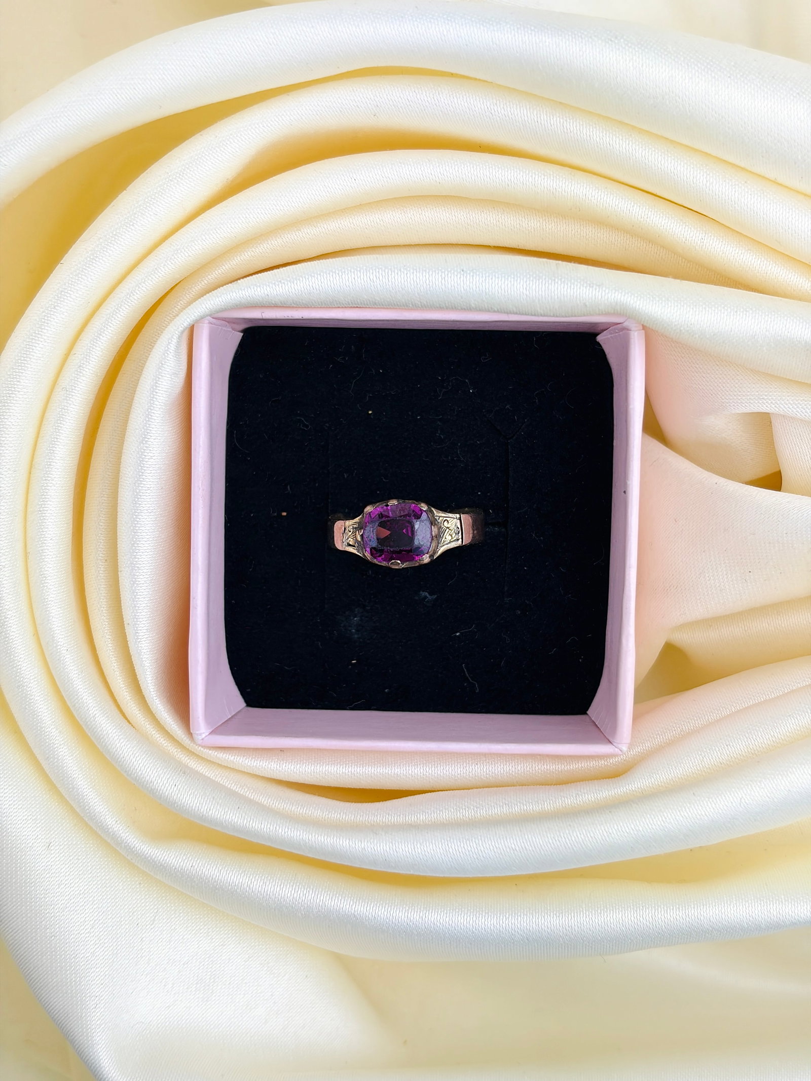 ANTIQUE ALMANDINE GARNET SOLITAIRE RING IN GOLD - 9