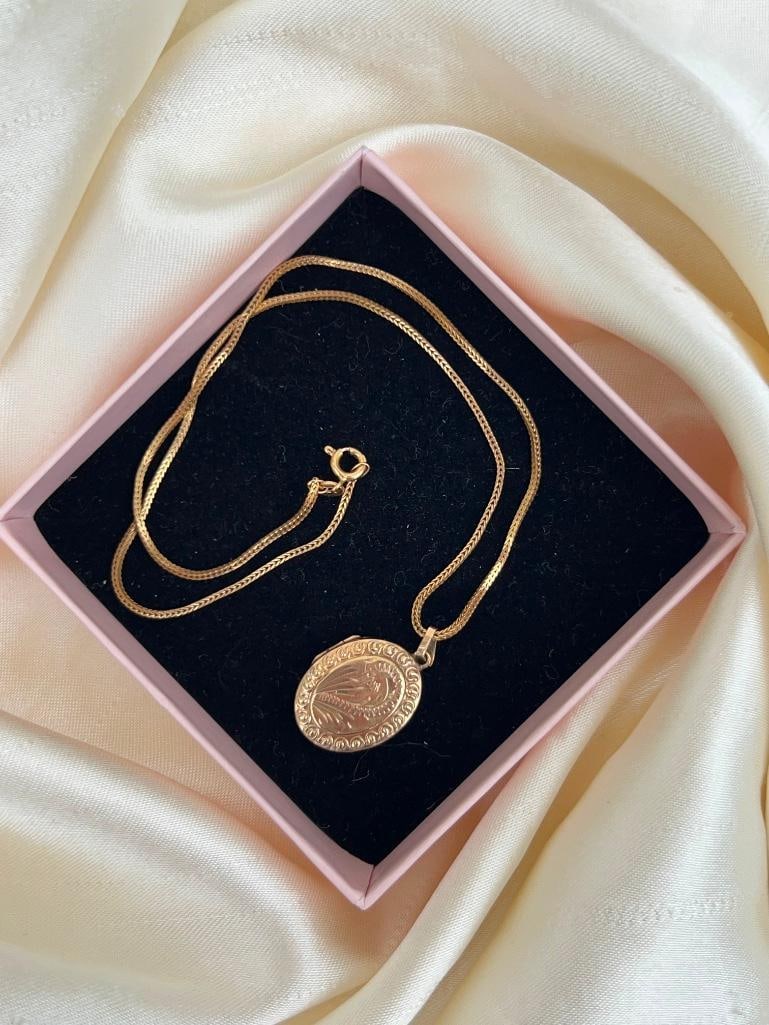 Chunky 18ct yellow gold chain and 9ct gold locket pendant - 6