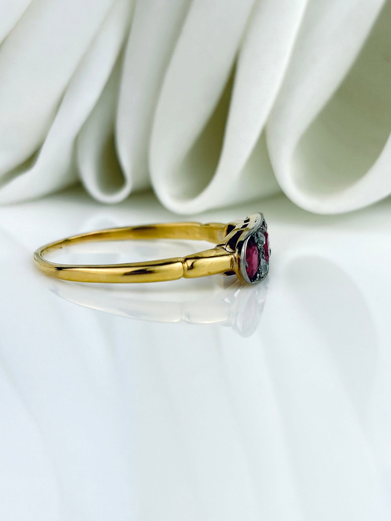 Antique Art Deco Ruby and Diamond 5 Stone Panel Ring in 18ct Gold - 4