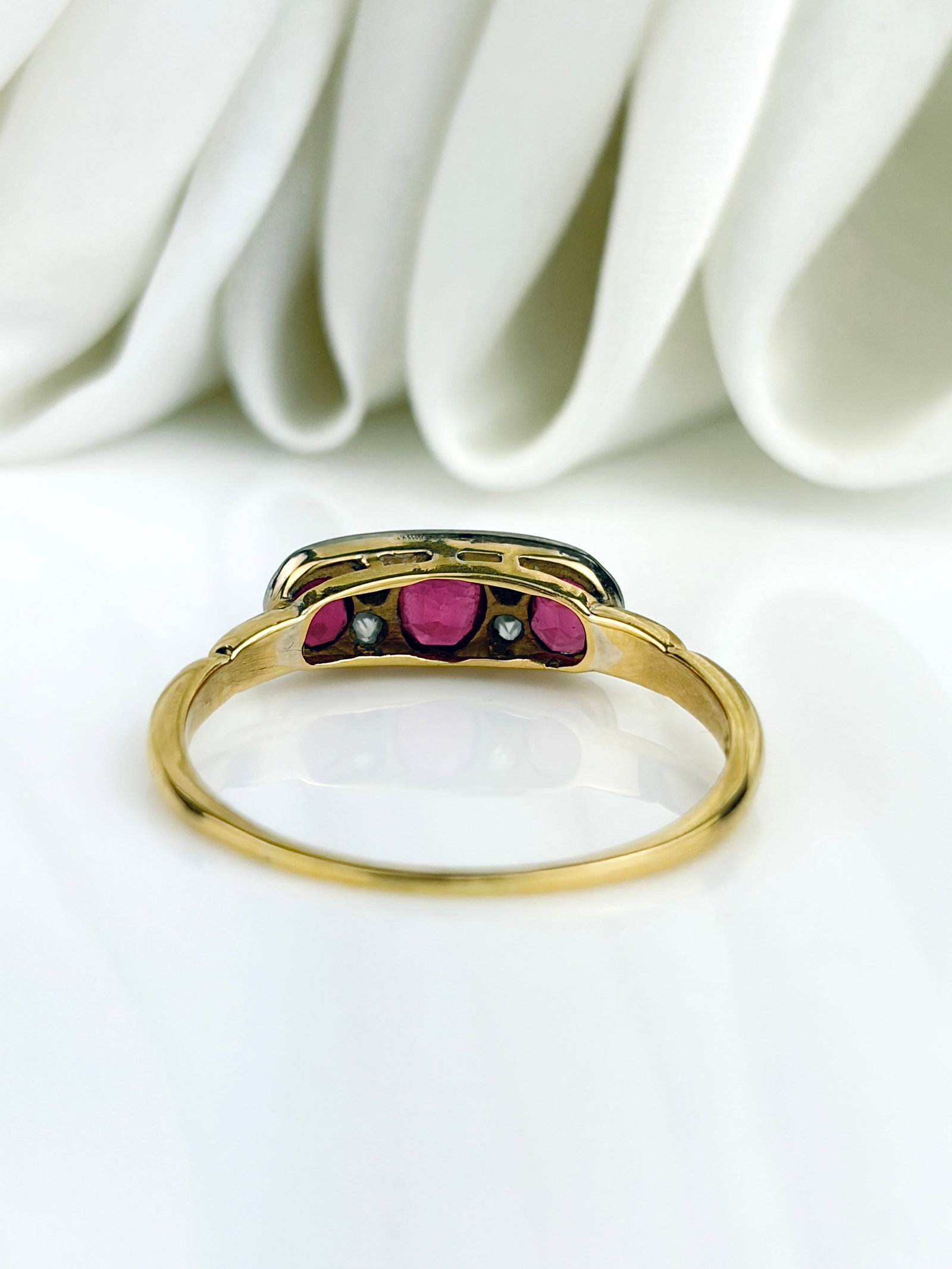 Antique Art Deco Ruby and Diamond 5 Stone Panel Ring in 18ct Gold - 5
