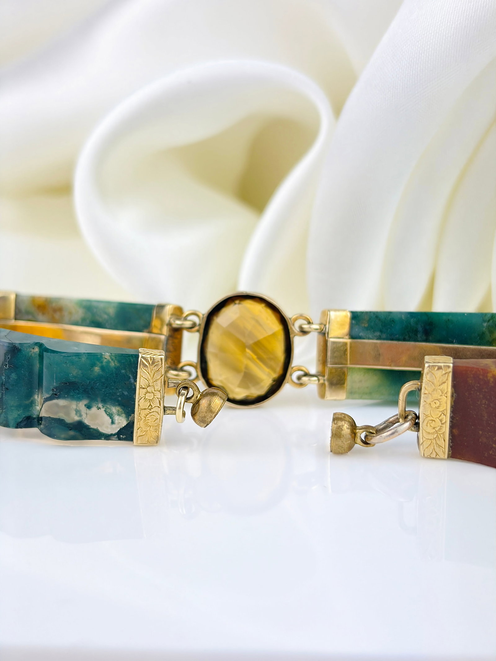 ANTIQUE SCOTTISH 9CT YELLOW GOLD CITRINE AND CARVED AGATE CHUNKY BRACELET - 4