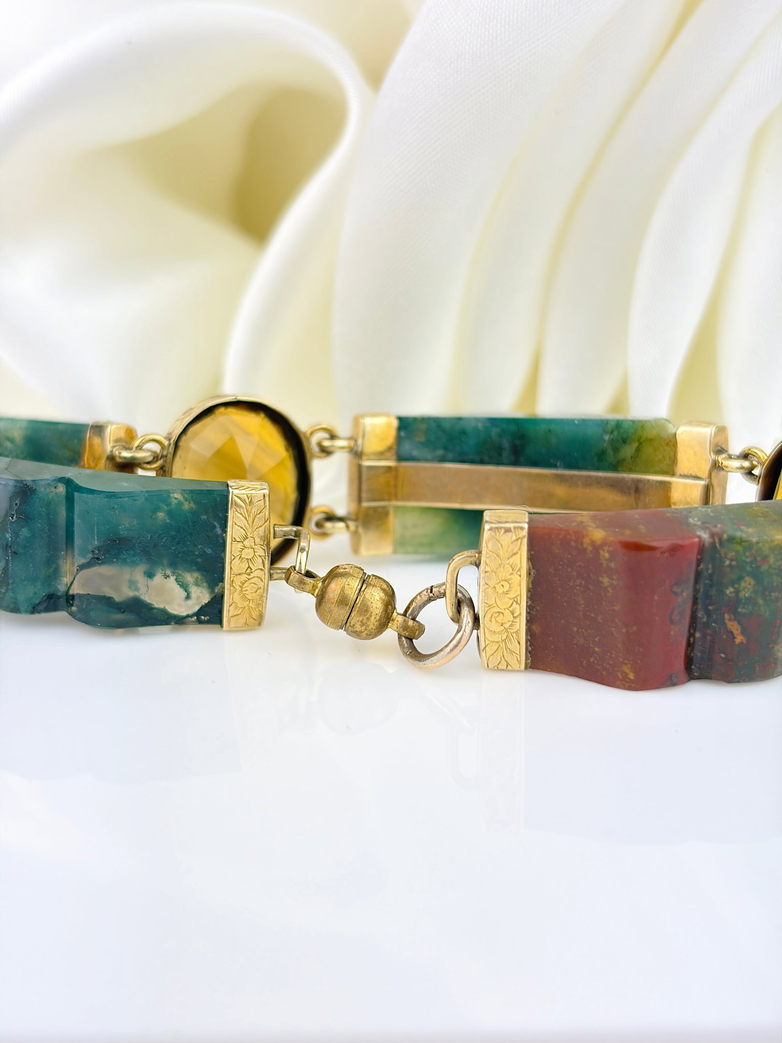 ANTIQUE SCOTTISH 9CT YELLOW GOLD CITRINE AND CARVED AGATE CHUNKY BRACELET - 5