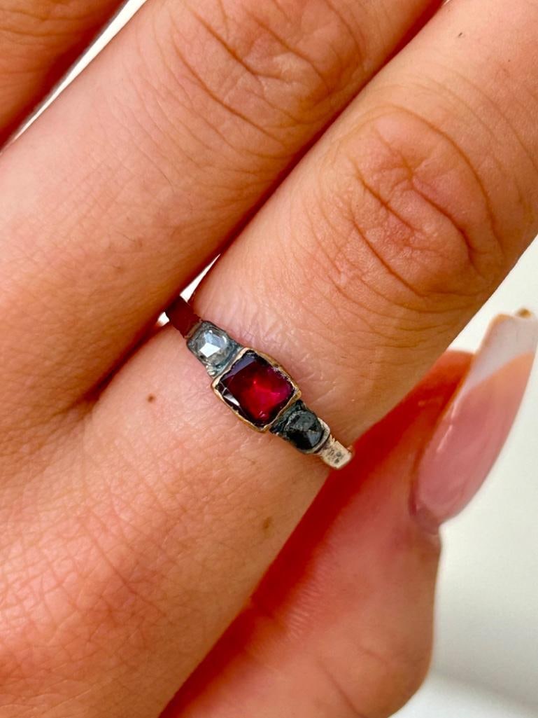 Antique Georgian Era Flat Cut Garnet and Diamond Gold Ring - 3