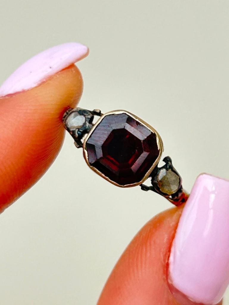 Georgian Era Garnet and Diamond Gold Ring - 3