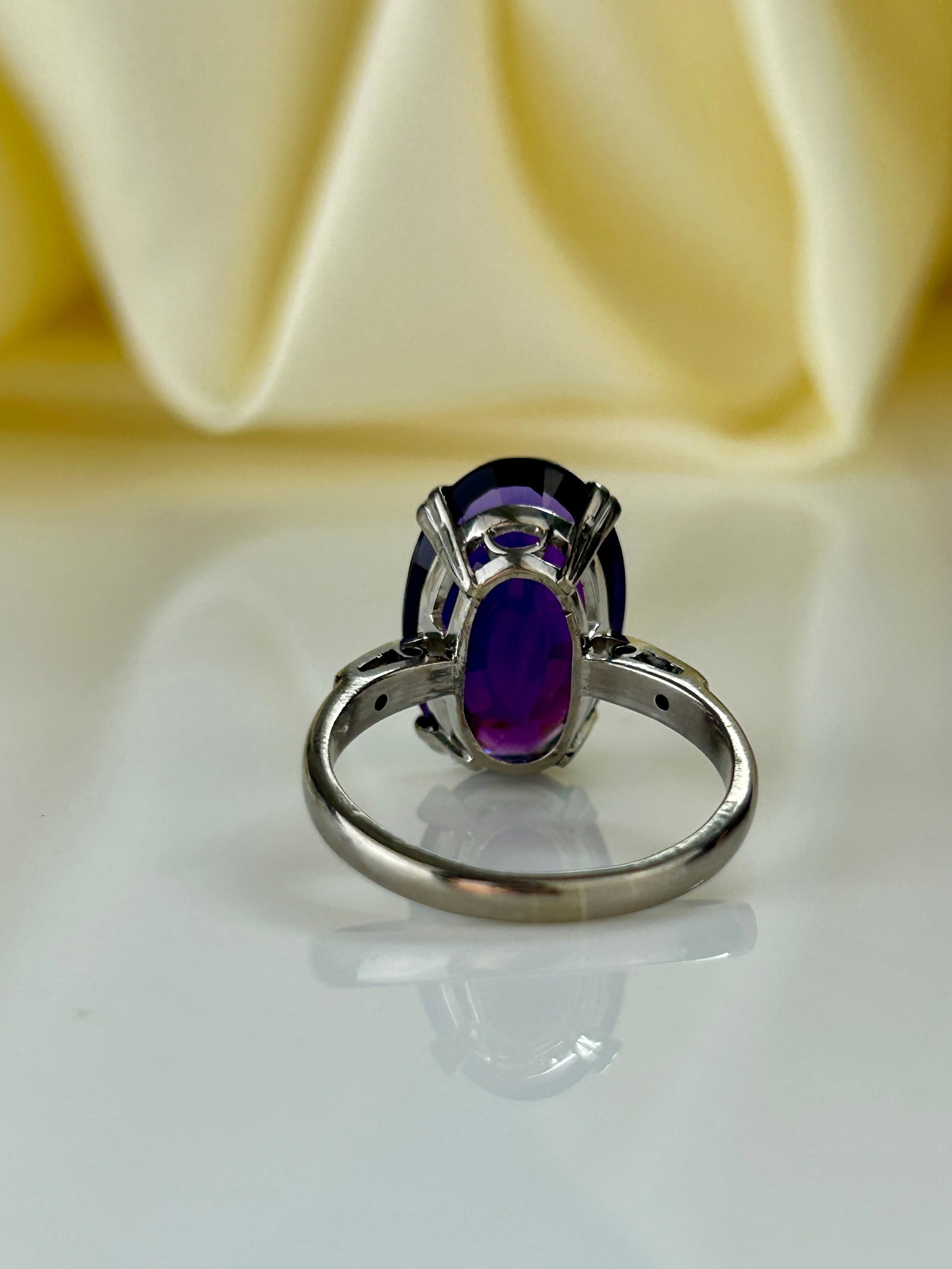 Vintage 18ct White Gold Amethyst and Diamond Shoulder Ring - 3