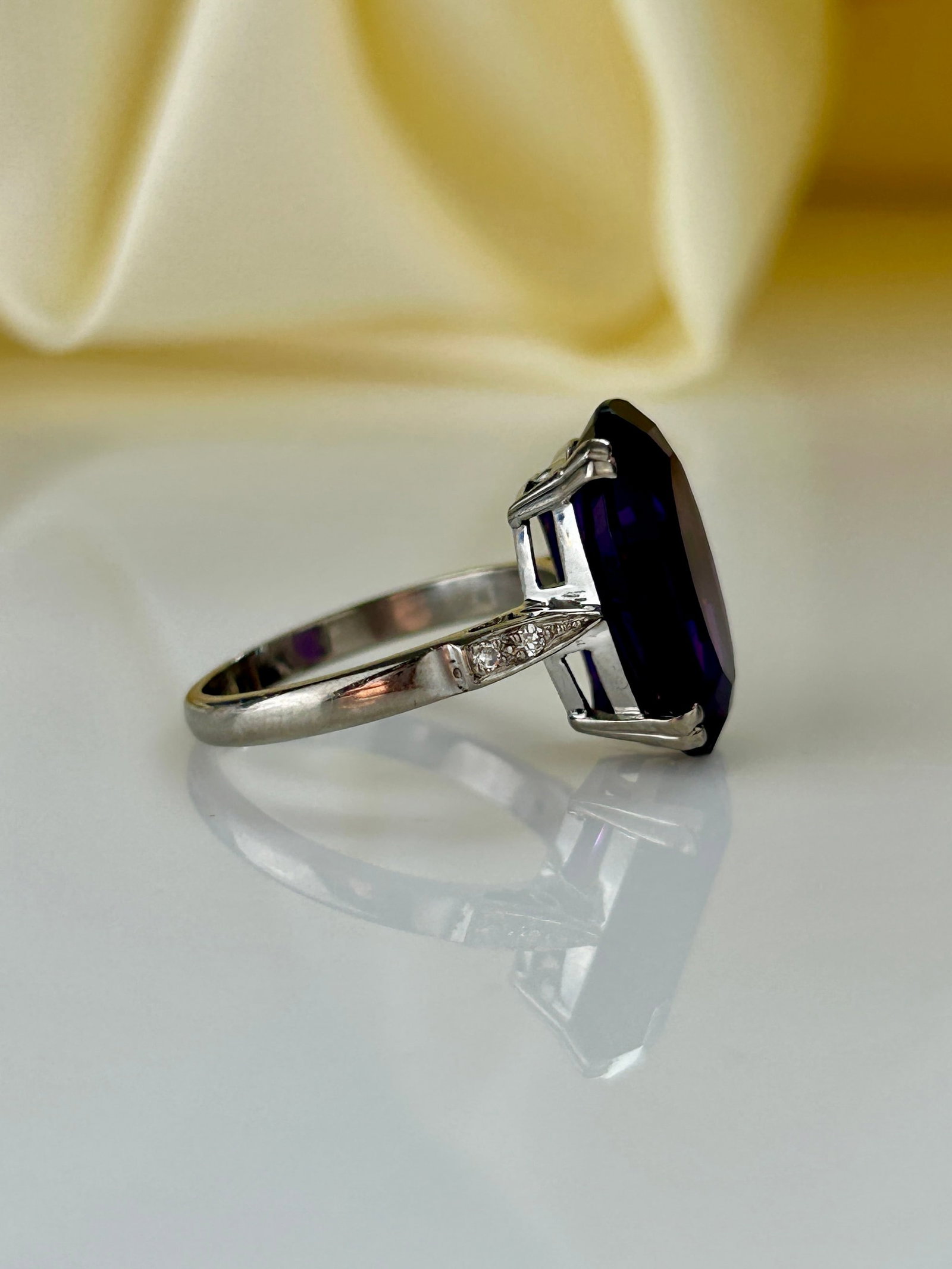 Vintage 18ct White Gold Amethyst and Diamond Shoulder Ring - 4