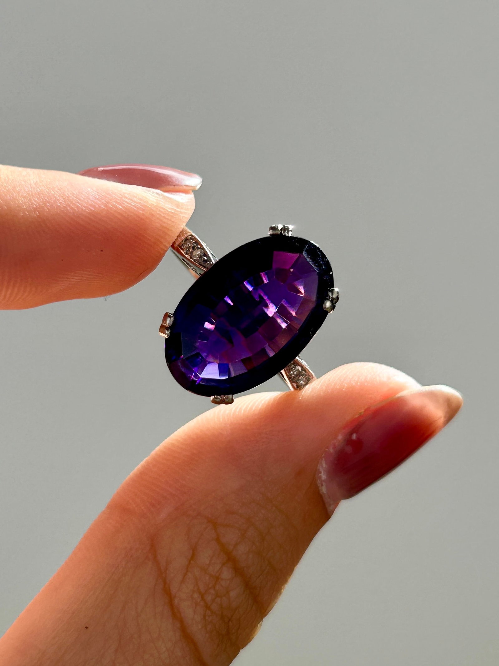 Vintage 18ct White Gold Amethyst and Diamond Shoulder Ring - 5