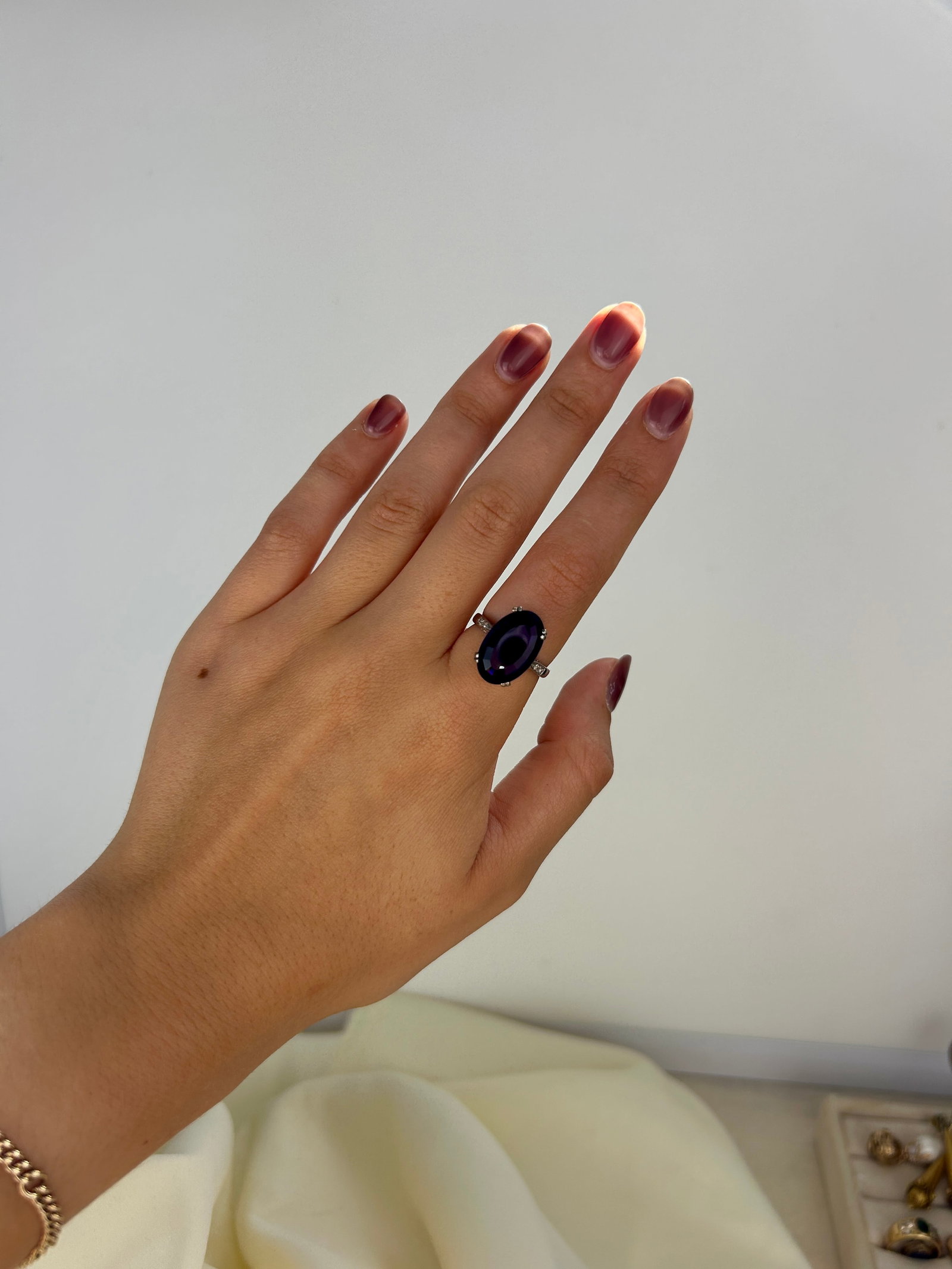 Vintage 18ct White Gold Amethyst and Diamond Shoulder Ring - 6