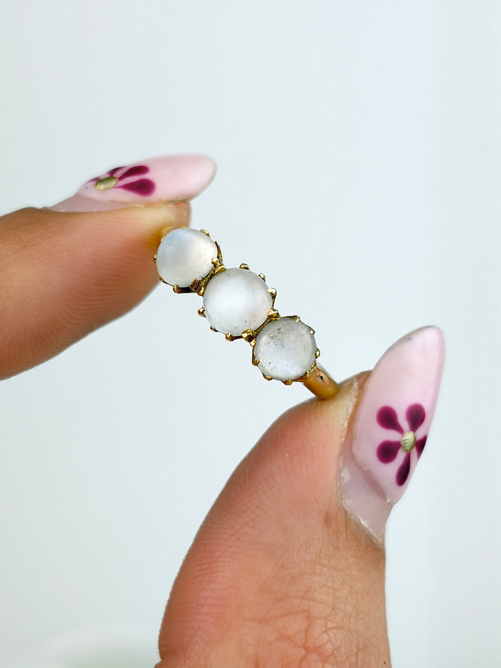 ANTIQUE 18CT YELLOW GOLD MOONSTONE 3 STONE RING - 5