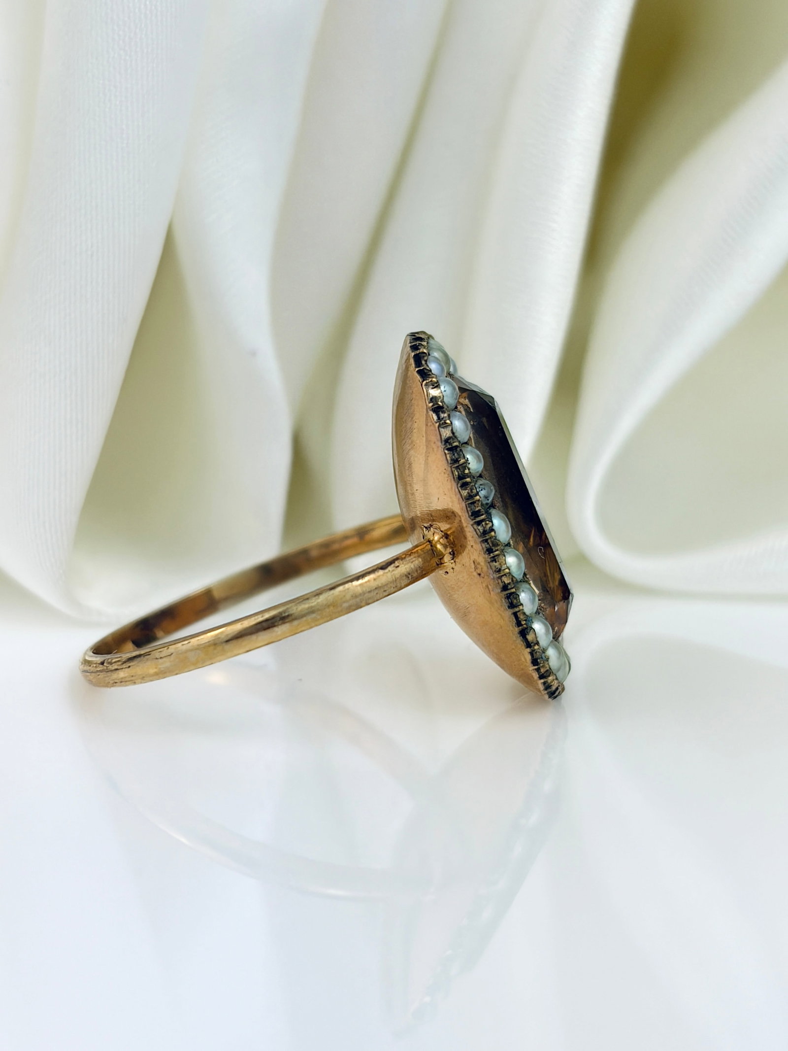 ANTIQUE GEORGIAN YELLOW PASTE AND PEARL HALO RING IN GOLD - 2