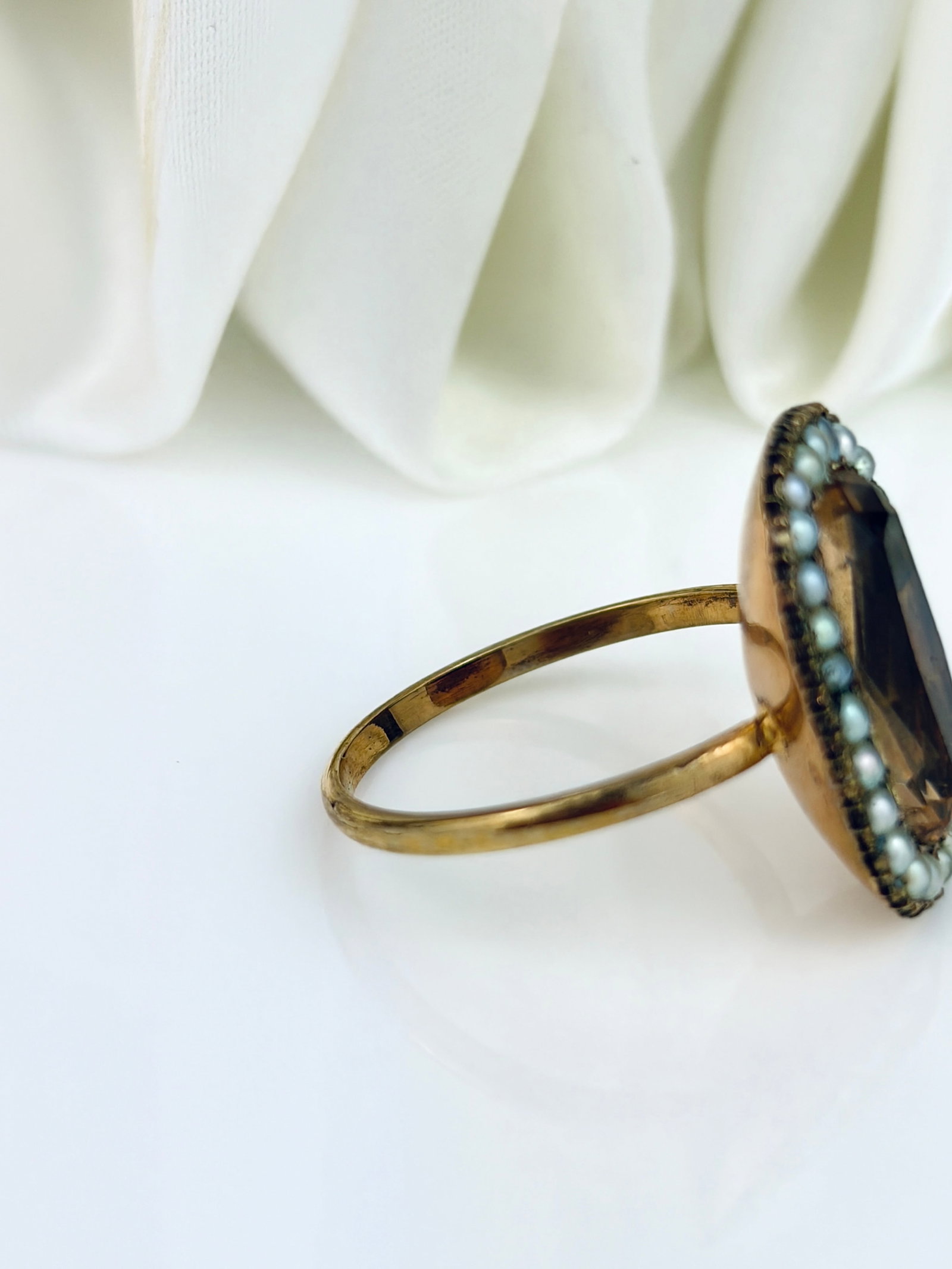 ANTIQUE GEORGIAN YELLOW PASTE AND PEARL HALO RING IN GOLD - 4