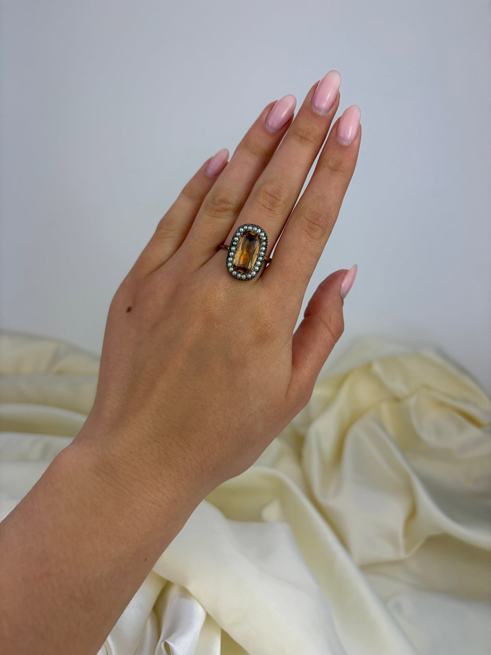 ANTIQUE GEORGIAN YELLOW PASTE AND PEARL HALO RING IN GOLD - 7