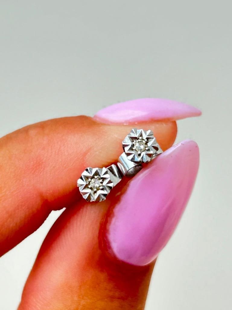 Vintage 9ct White Gold Diamond Stud Earrings: Vintage 9ct White Gold Diamond Stud Earrings sweet and dainty diamond studs measurements size 4mm x 4mm weight 1.09g materials 9ct white gold and