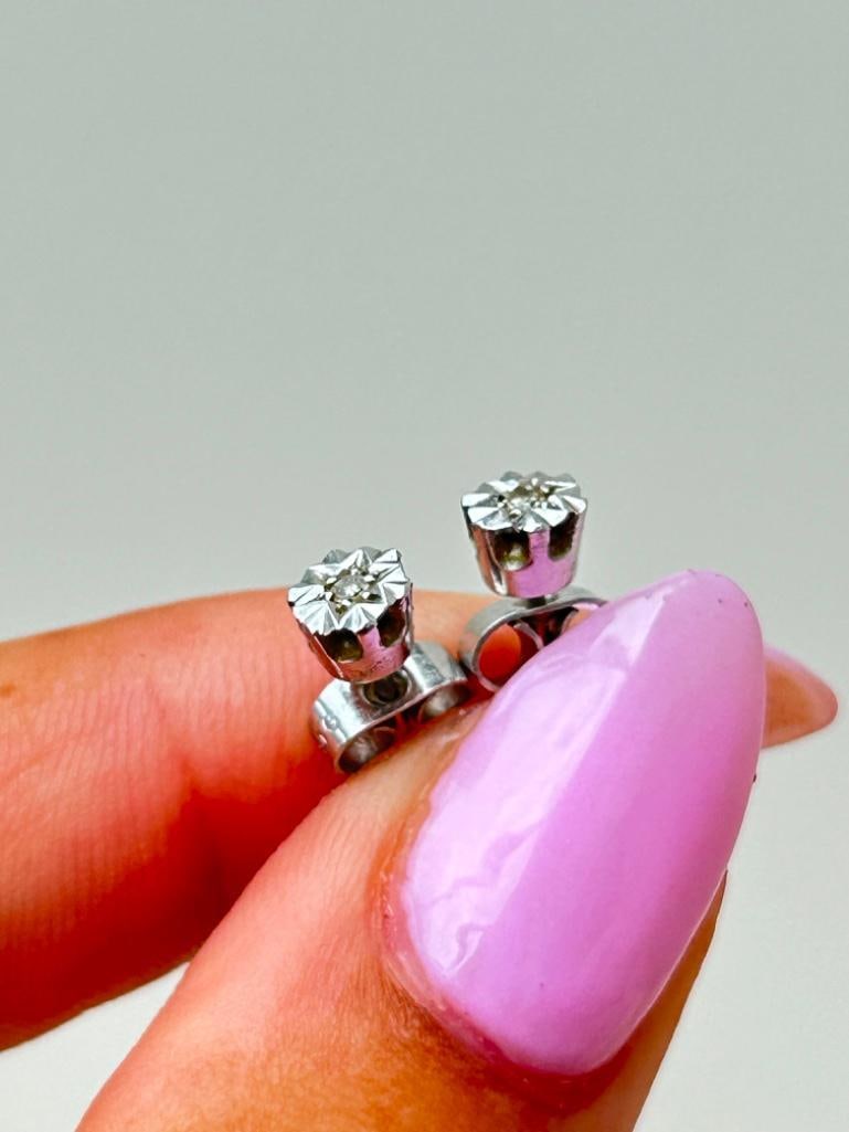 Vintage 9ct White Gold Diamond Stud Earrings - 4