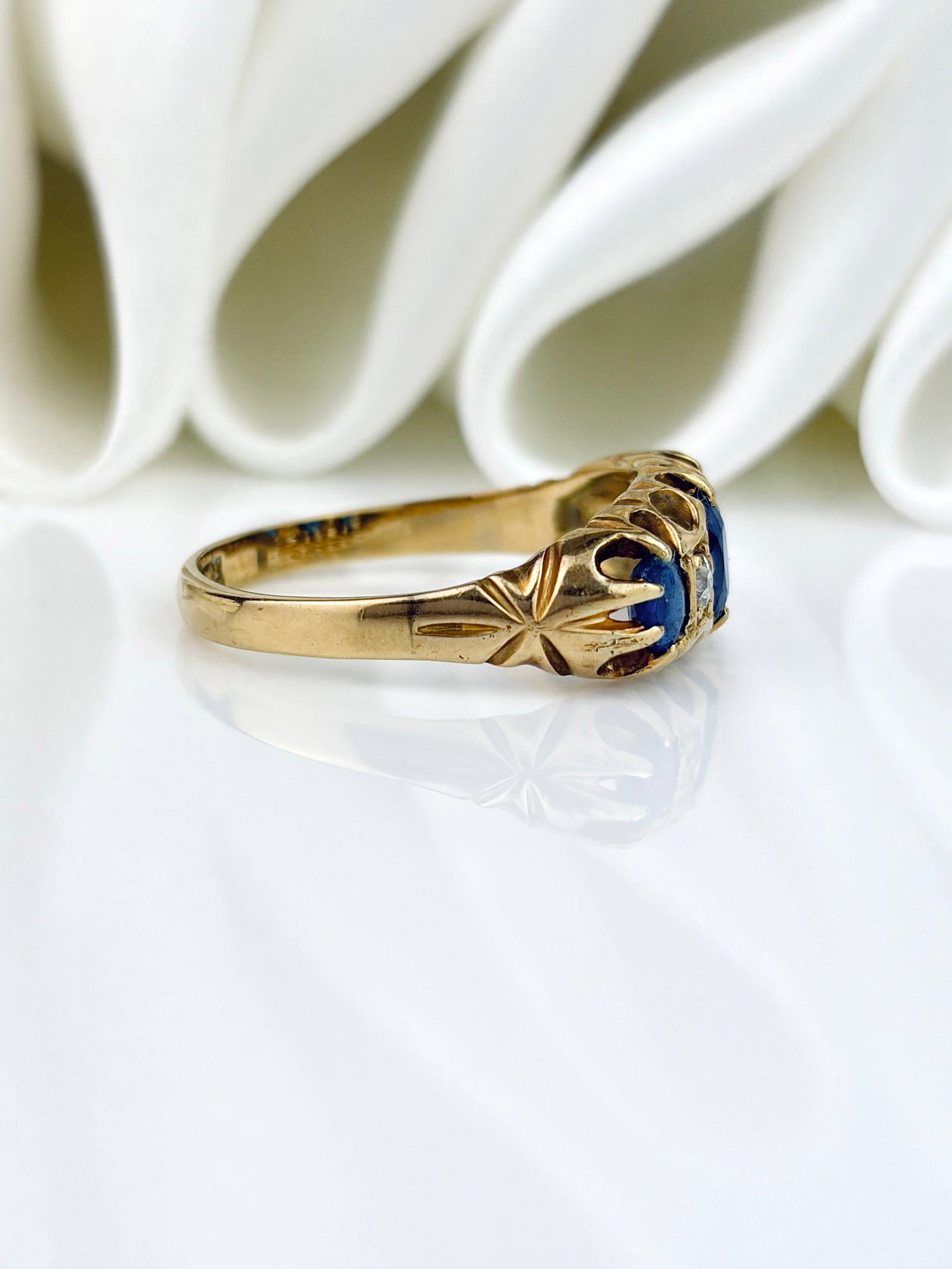 Antique 18ct Yellow Gold Sapphire and Diamond 5 Stone Ring - 2