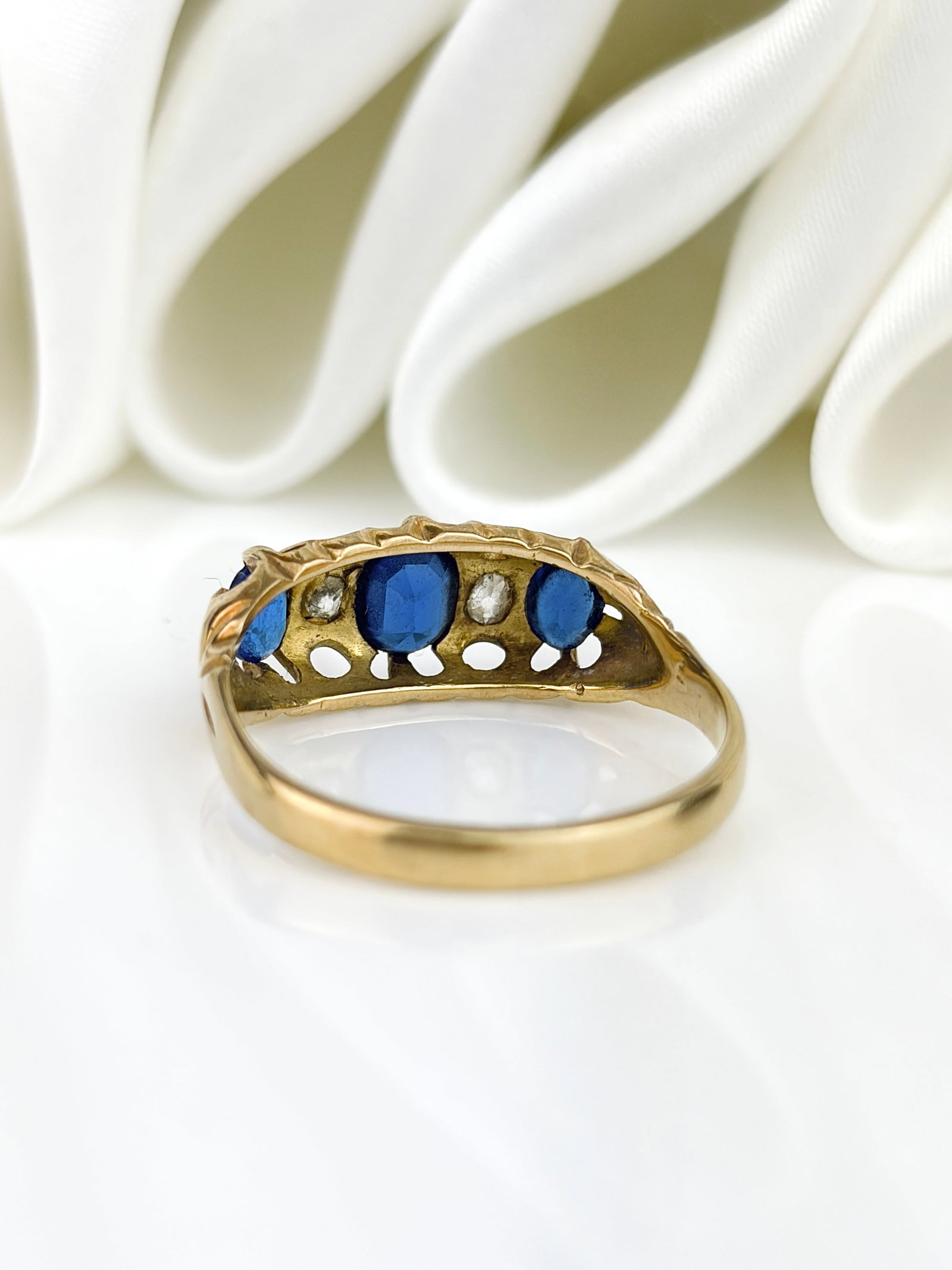 Antique 18ct Yellow Gold Sapphire and Diamond 5 Stone Ring - 3