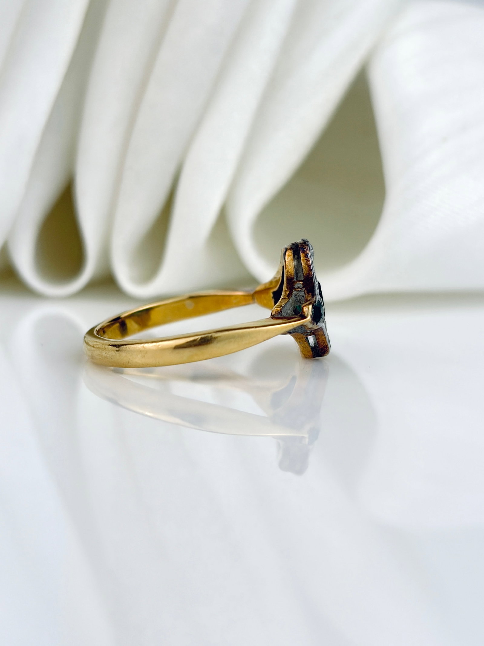 ANTIQUE ART DECO 18CT YELLOW EMERALD AND DIAMOND RING - 2