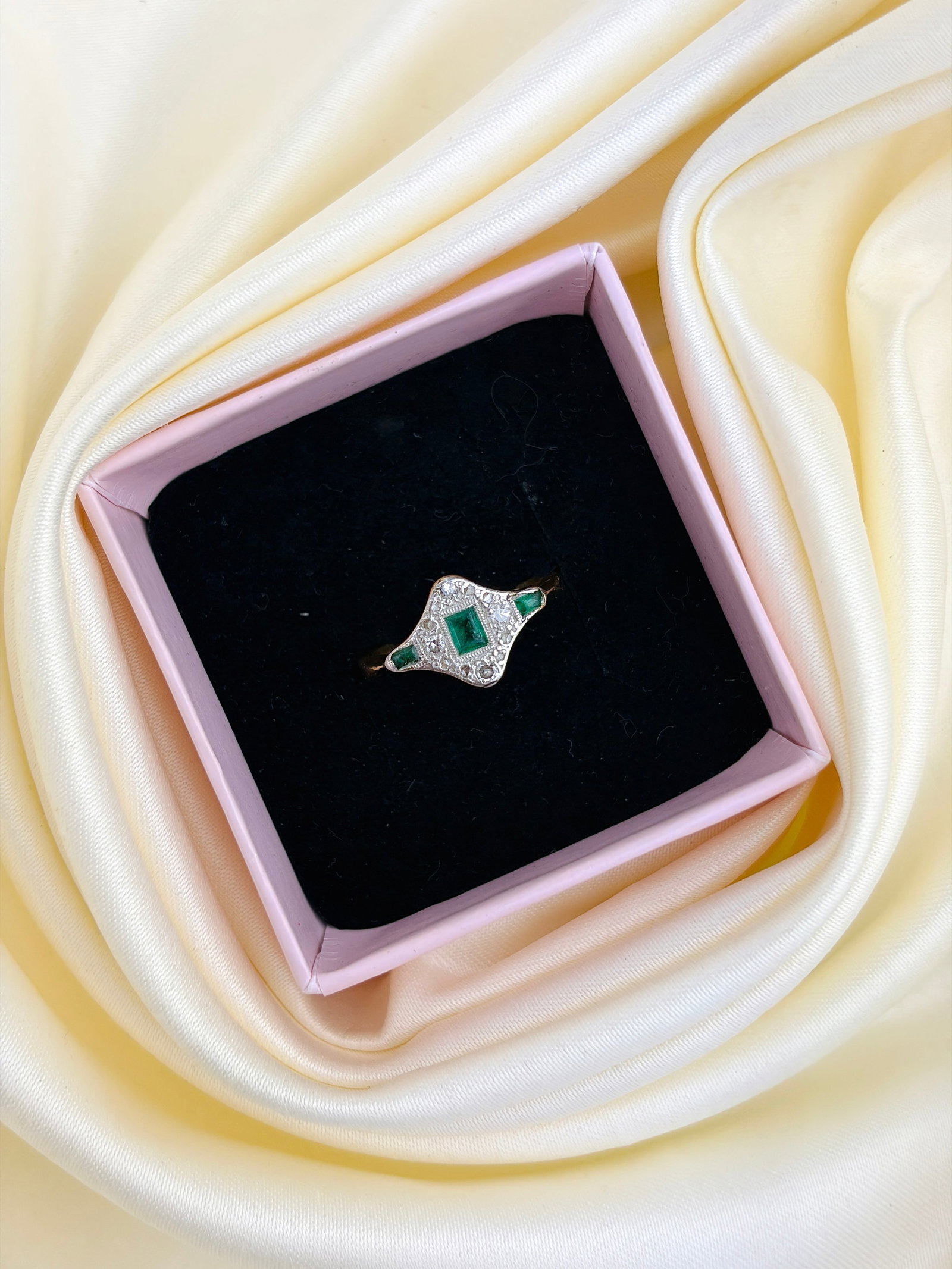ANTIQUE ART DECO 18CT YELLOW EMERALD AND DIAMOND RING - 7