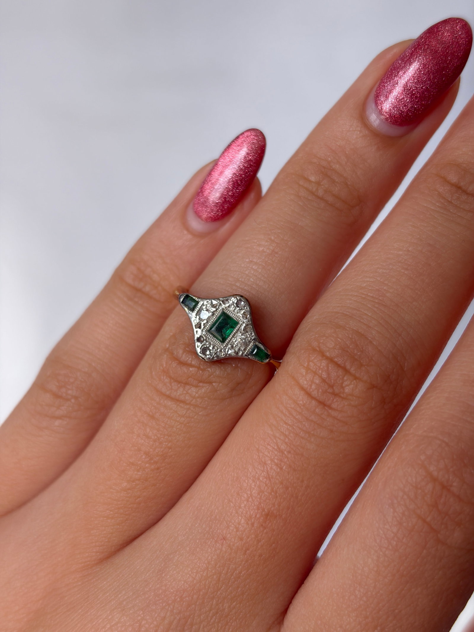 ANTIQUE ART DECO 18CT YELLOW EMERALD AND DIAMOND RING - 8