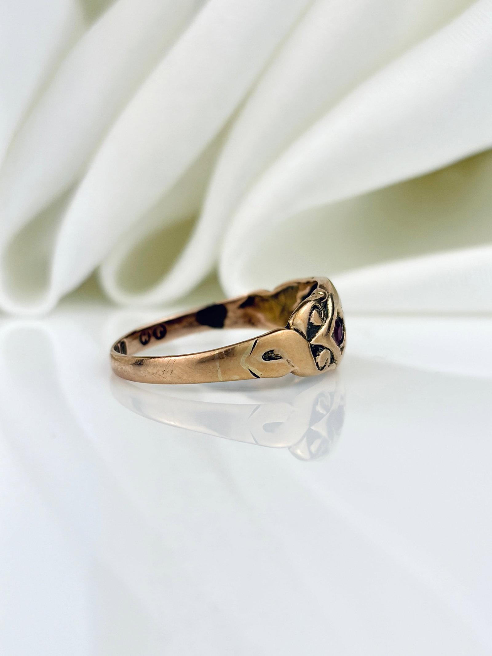 ANTIQUE C.1916 9CT GOLD RUBY 3 STONE RING - 2