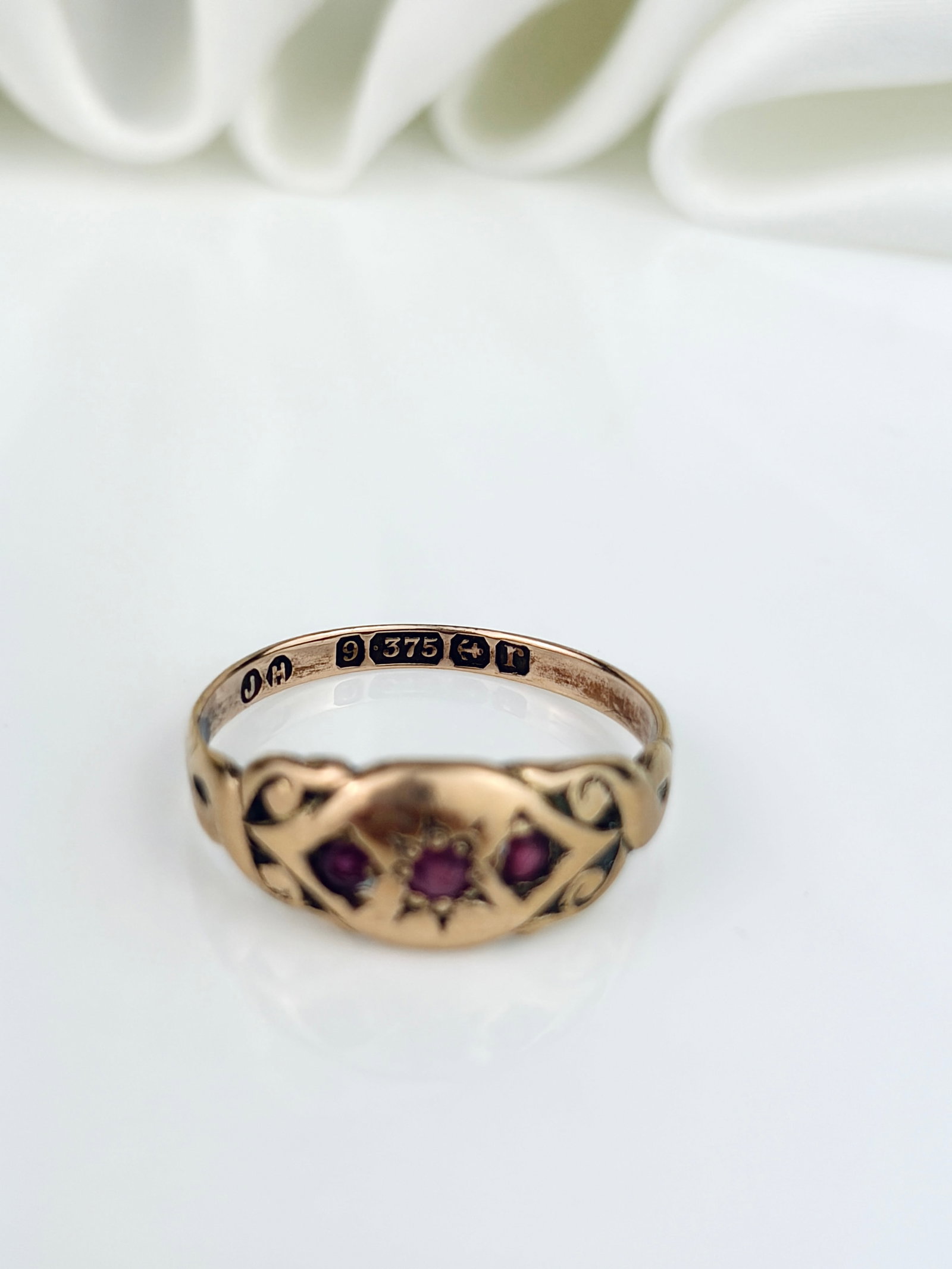 ANTIQUE C.1916 9CT GOLD RUBY 3 STONE RING - 4