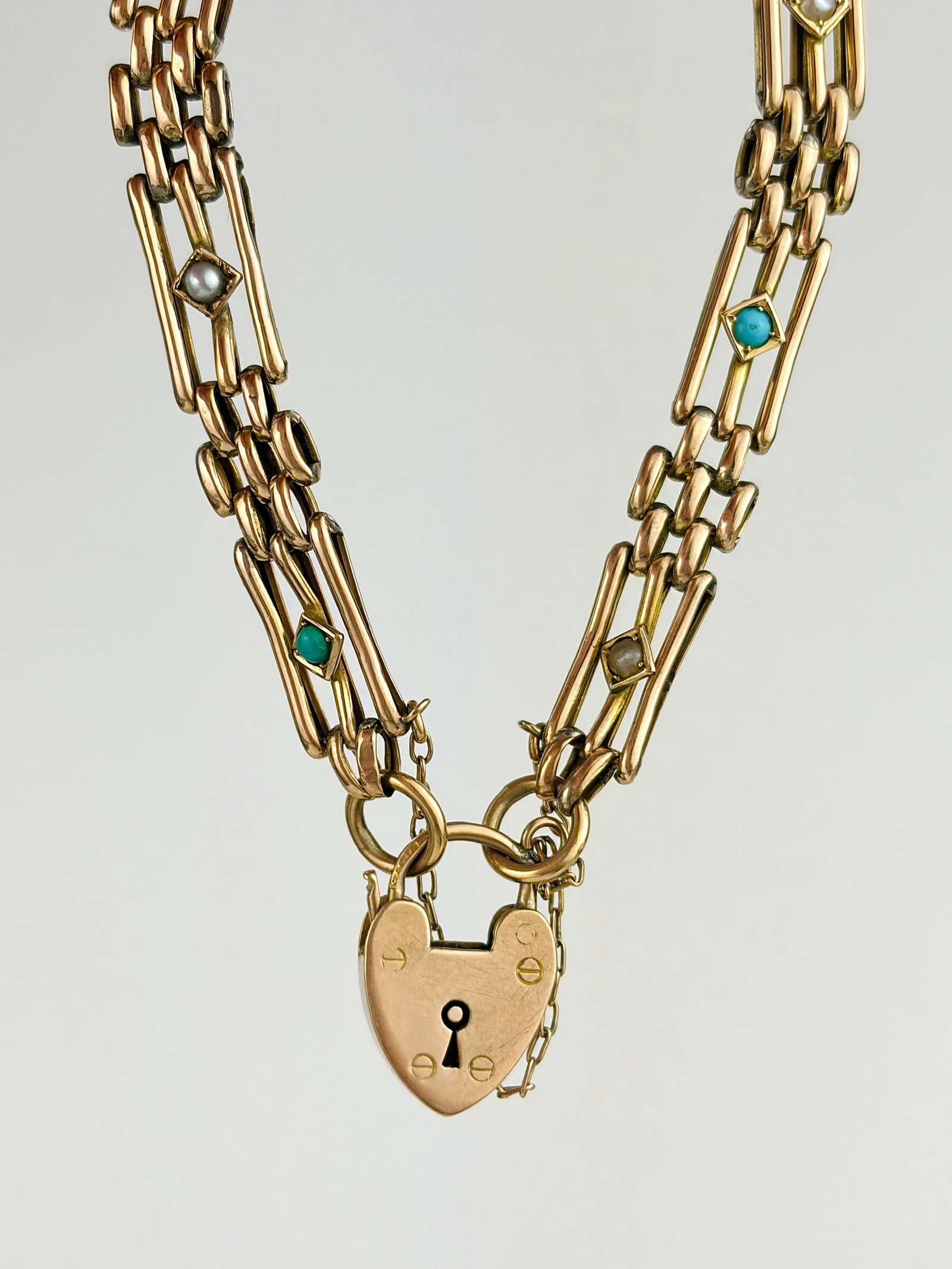 ANTIQUE TURQUOISE AND PEARL 9CT GOLD GATE BRACELET WITH HEART PADLOCK - 2