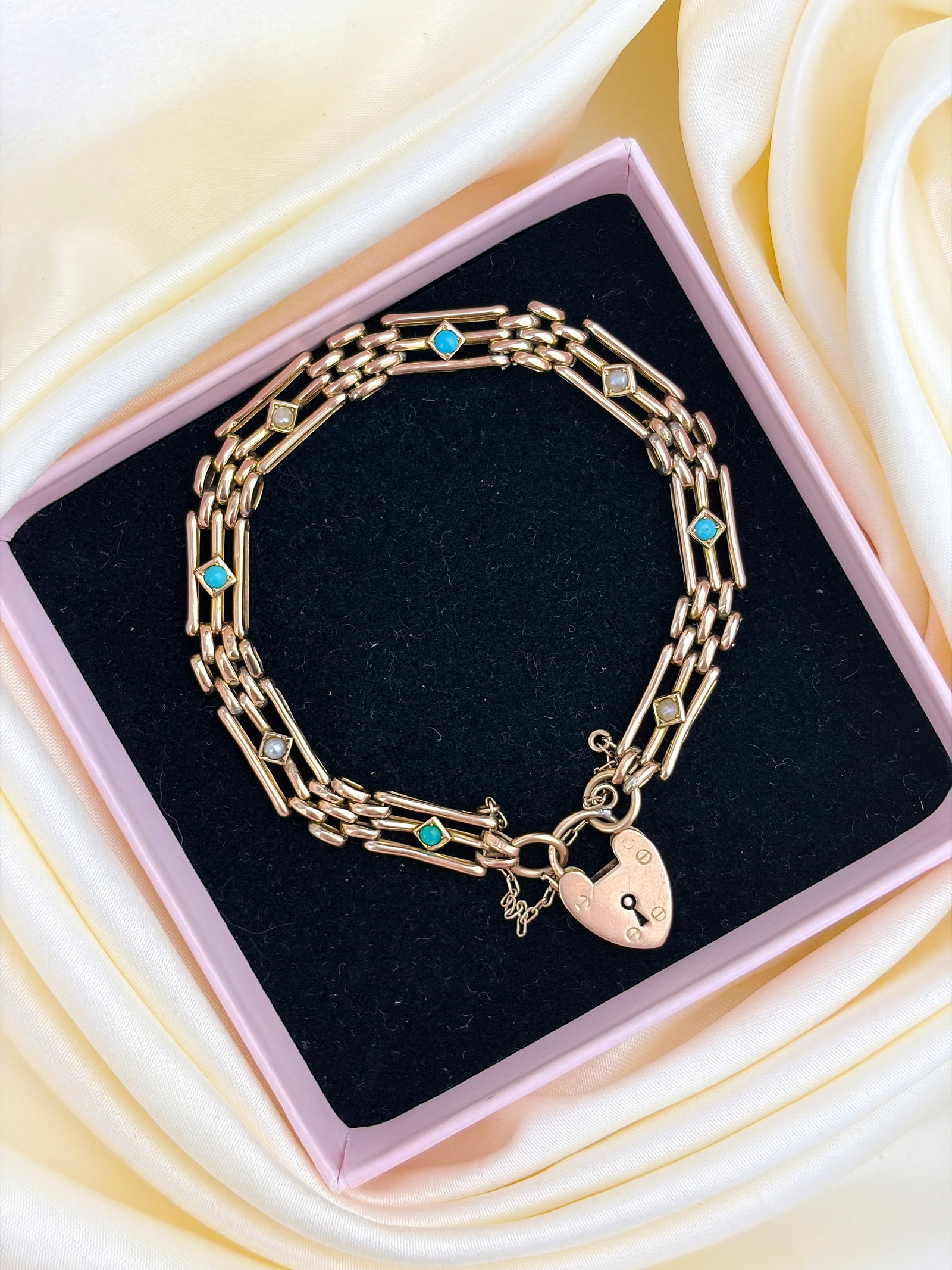 ANTIQUE TURQUOISE AND PEARL 9CT GOLD GATE BRACELET WITH HEART PADLOCK - 7