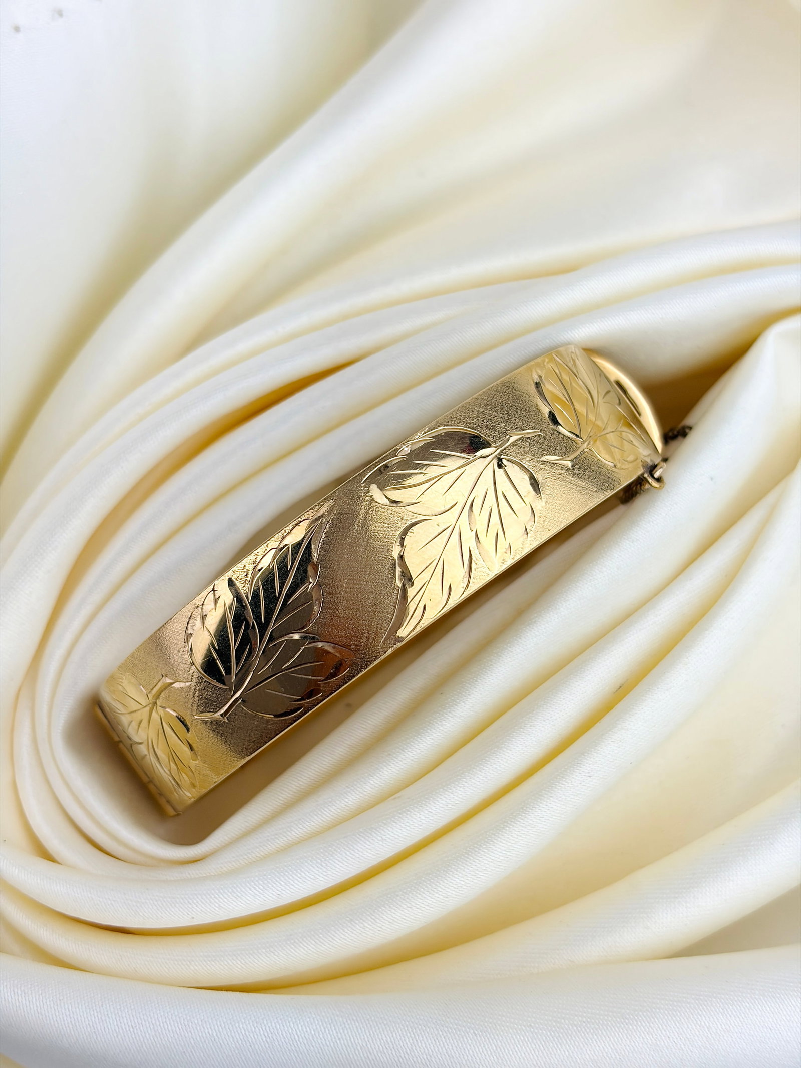 Vintage Wide Chunky 1/20th 9ct Rolled Gold Leaf Bangle Bracelet - 6